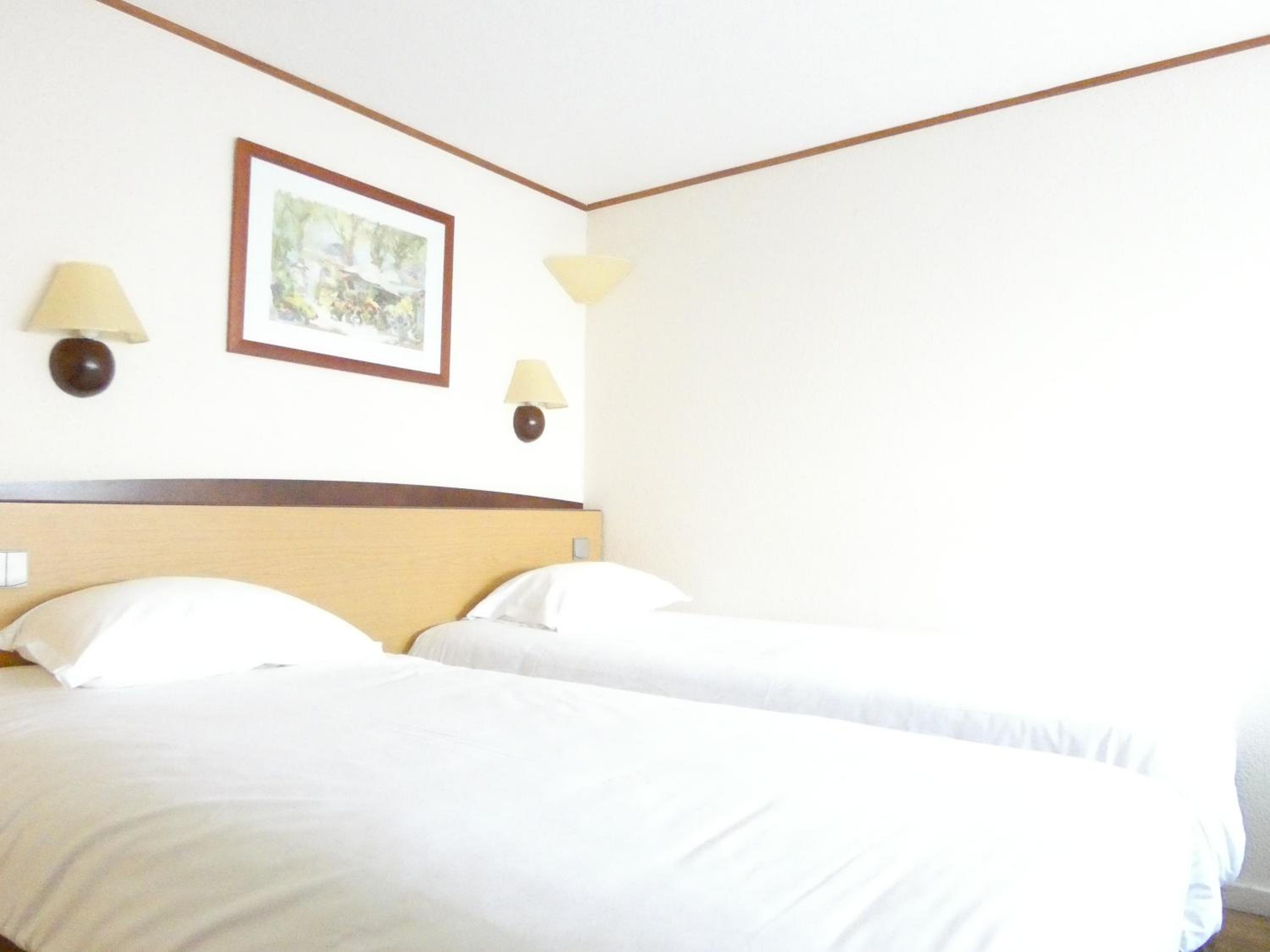 Twin Room - Photo 15