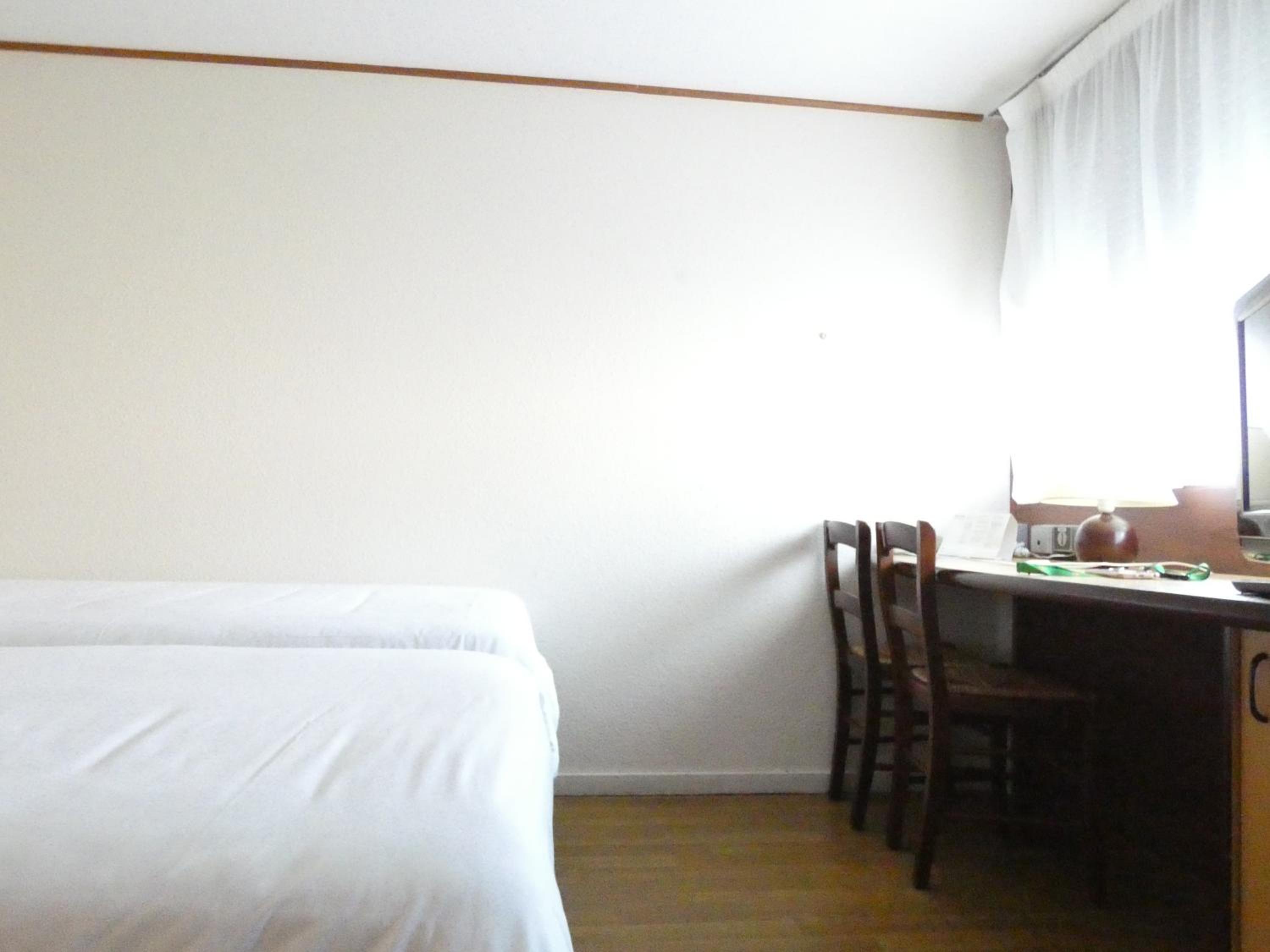 Twin Room - Photo 14