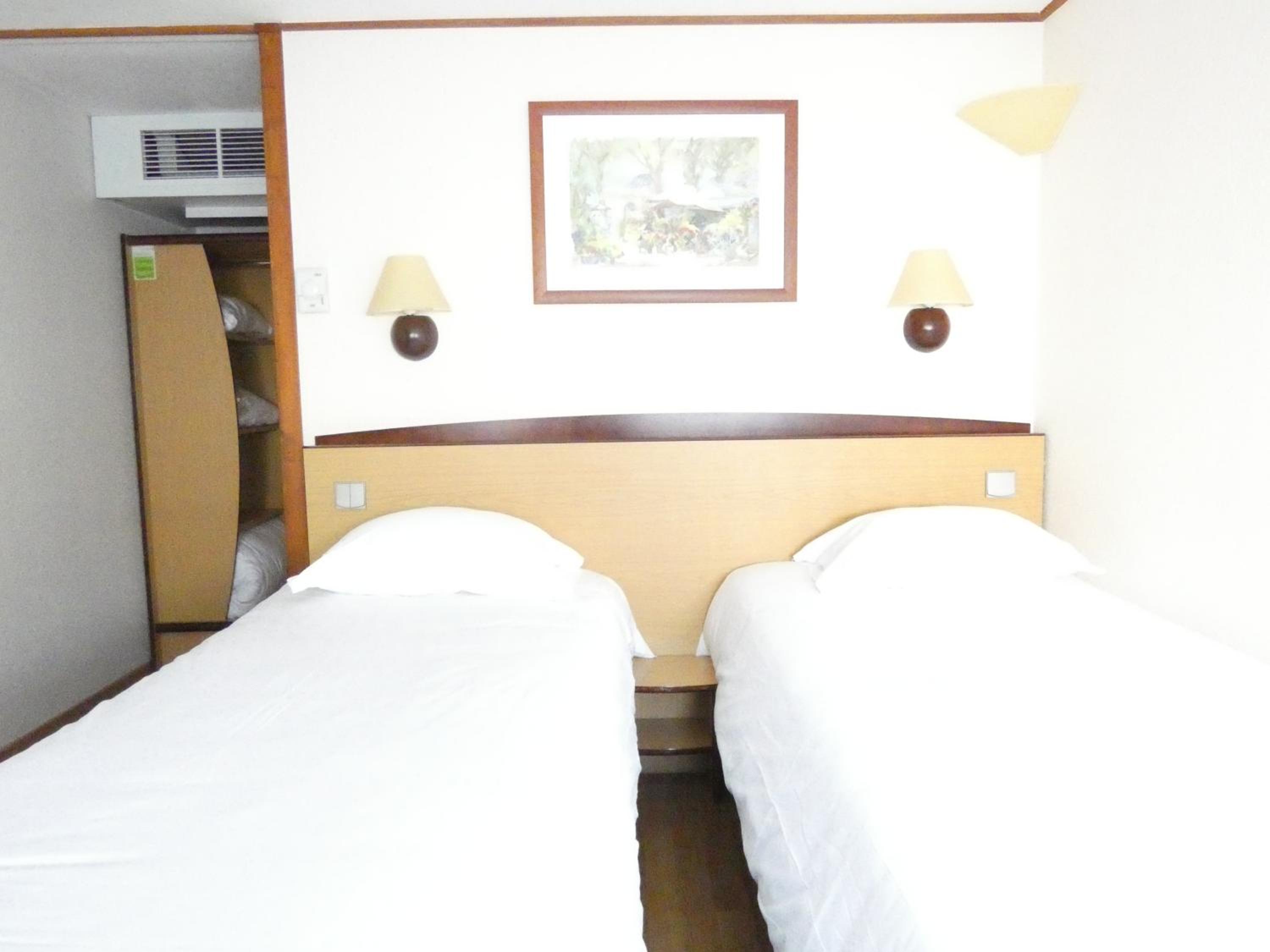 Twin Room - Photo 13