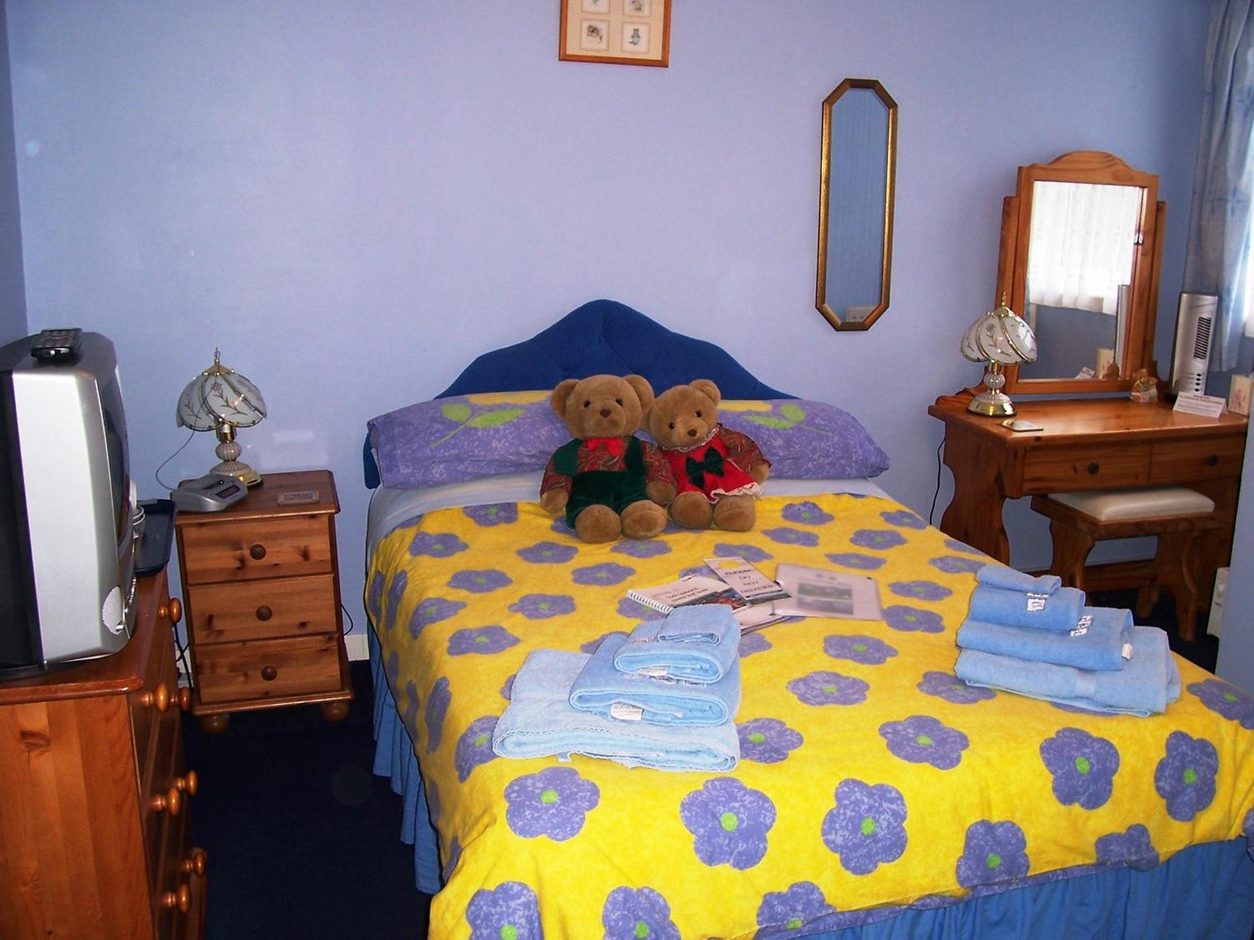 Quadruple Family Room photo 2