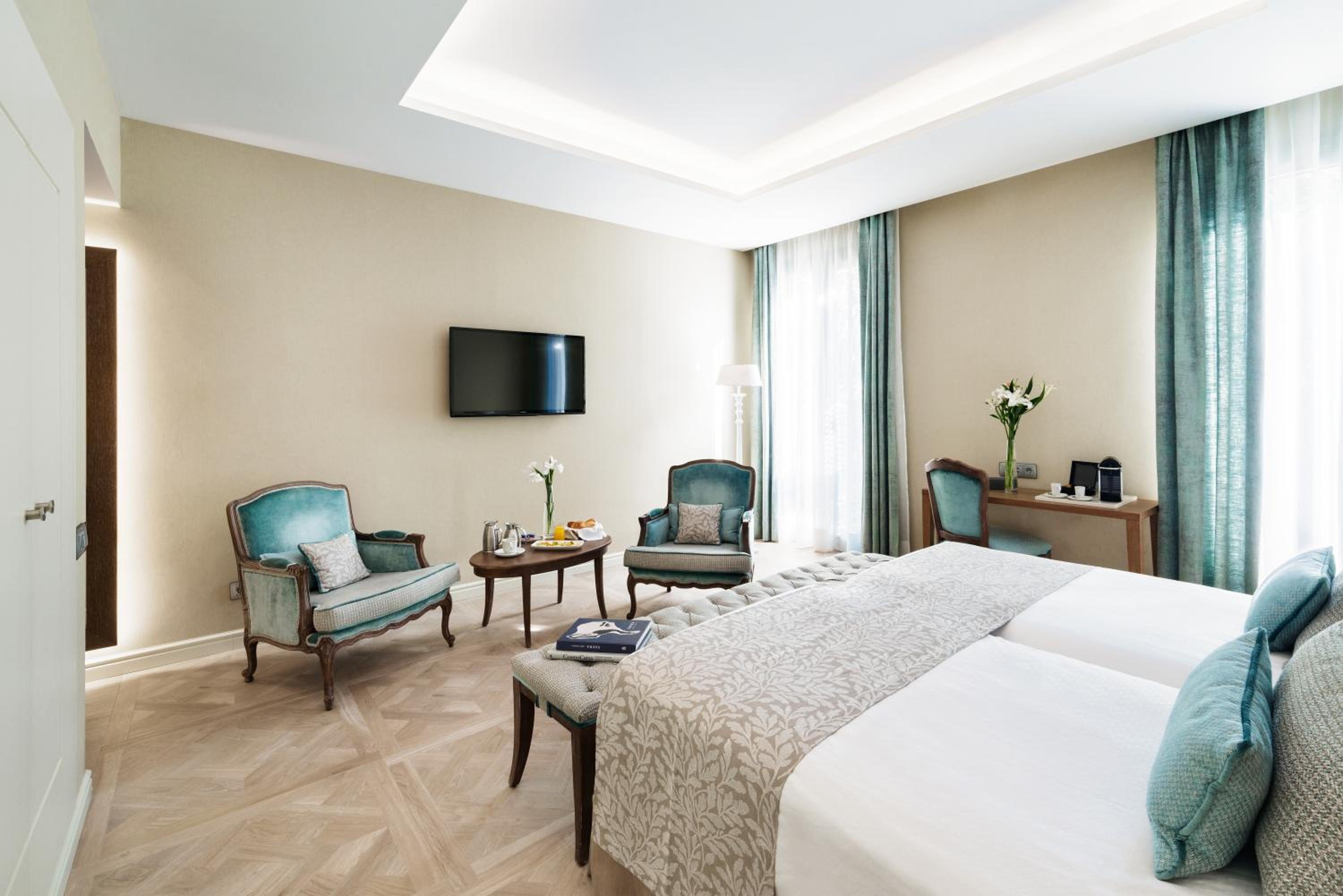 Superior Design Double Room With Cathedral View thumbnail 6