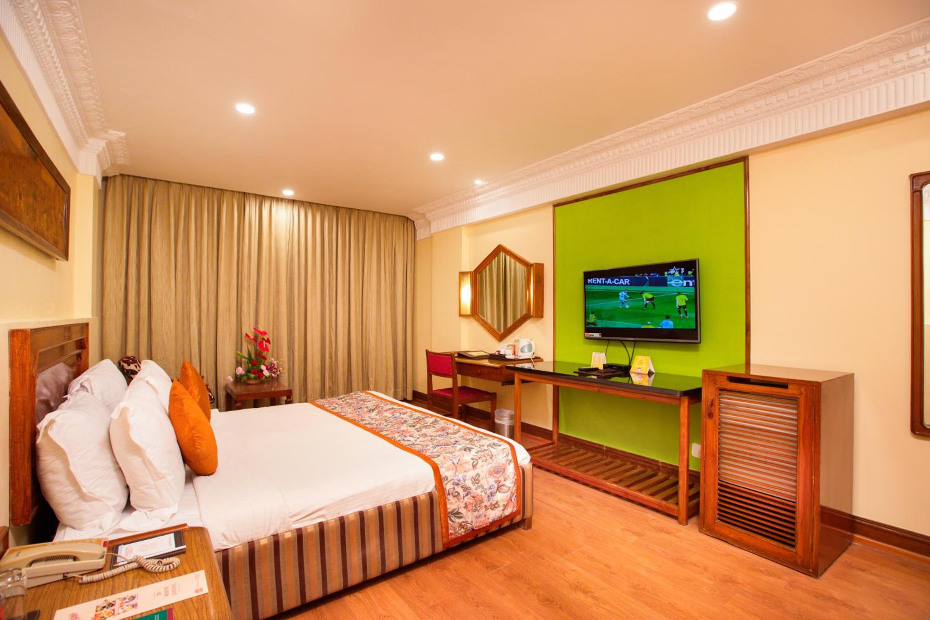 Executive Room - Photo 1