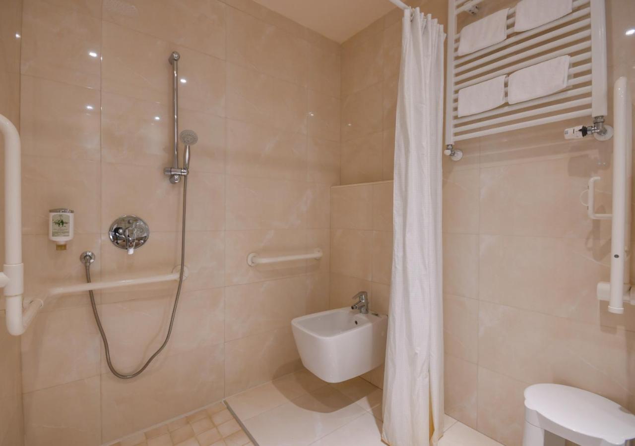 Quadruple Room - Photo 4