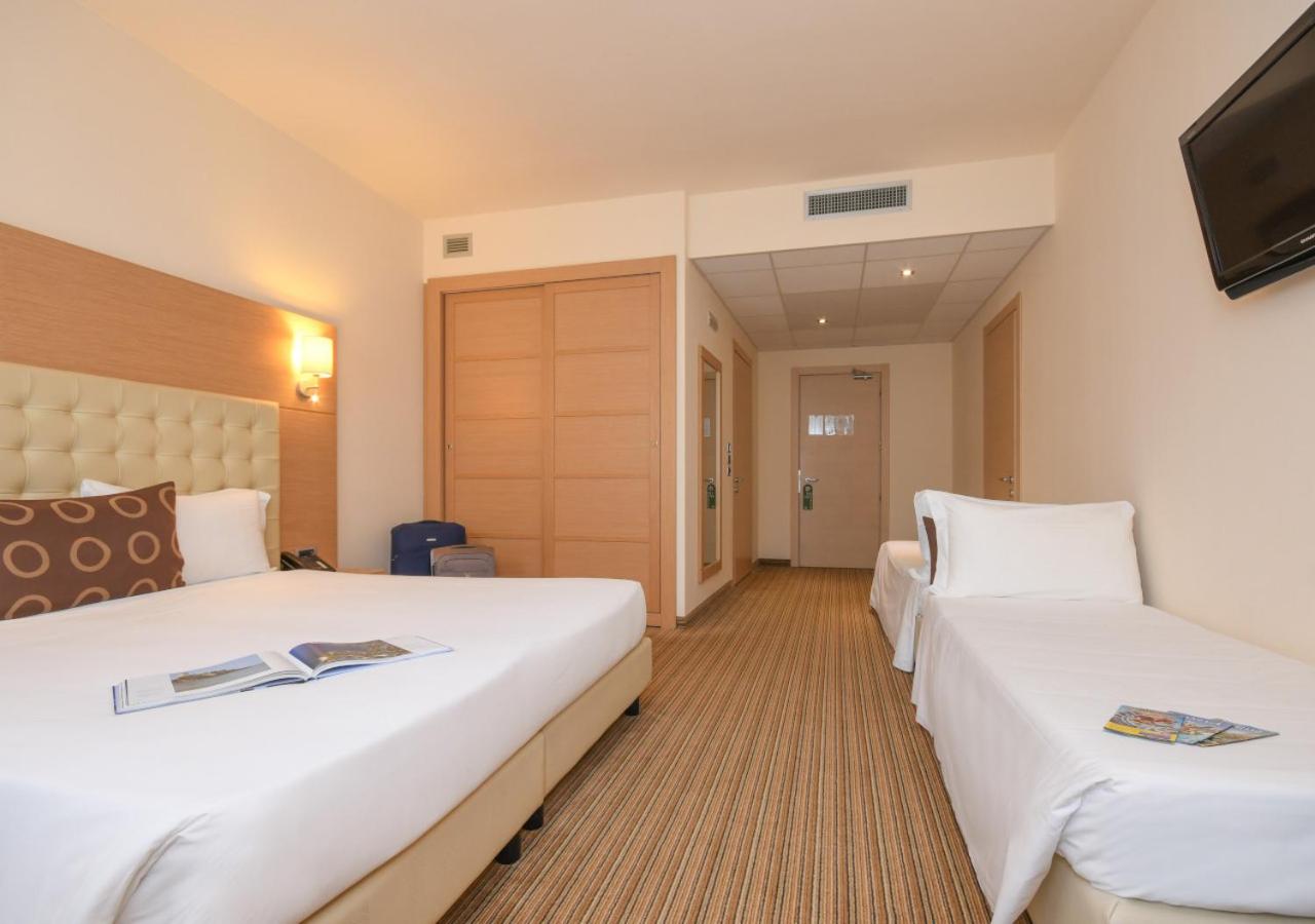 Quadruple Room - Photo 7