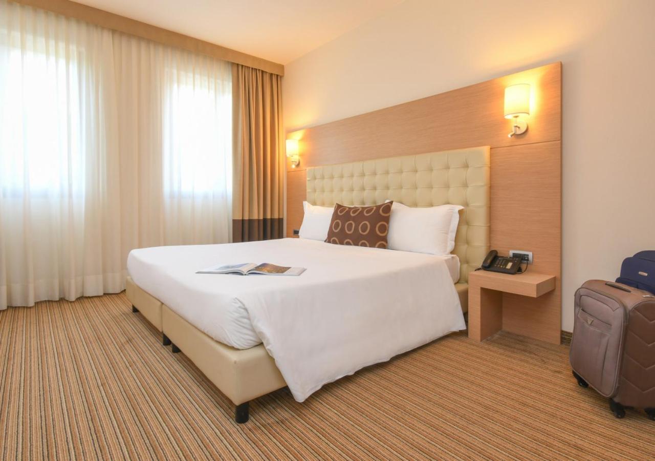 Double or Twin Room - Photo 6