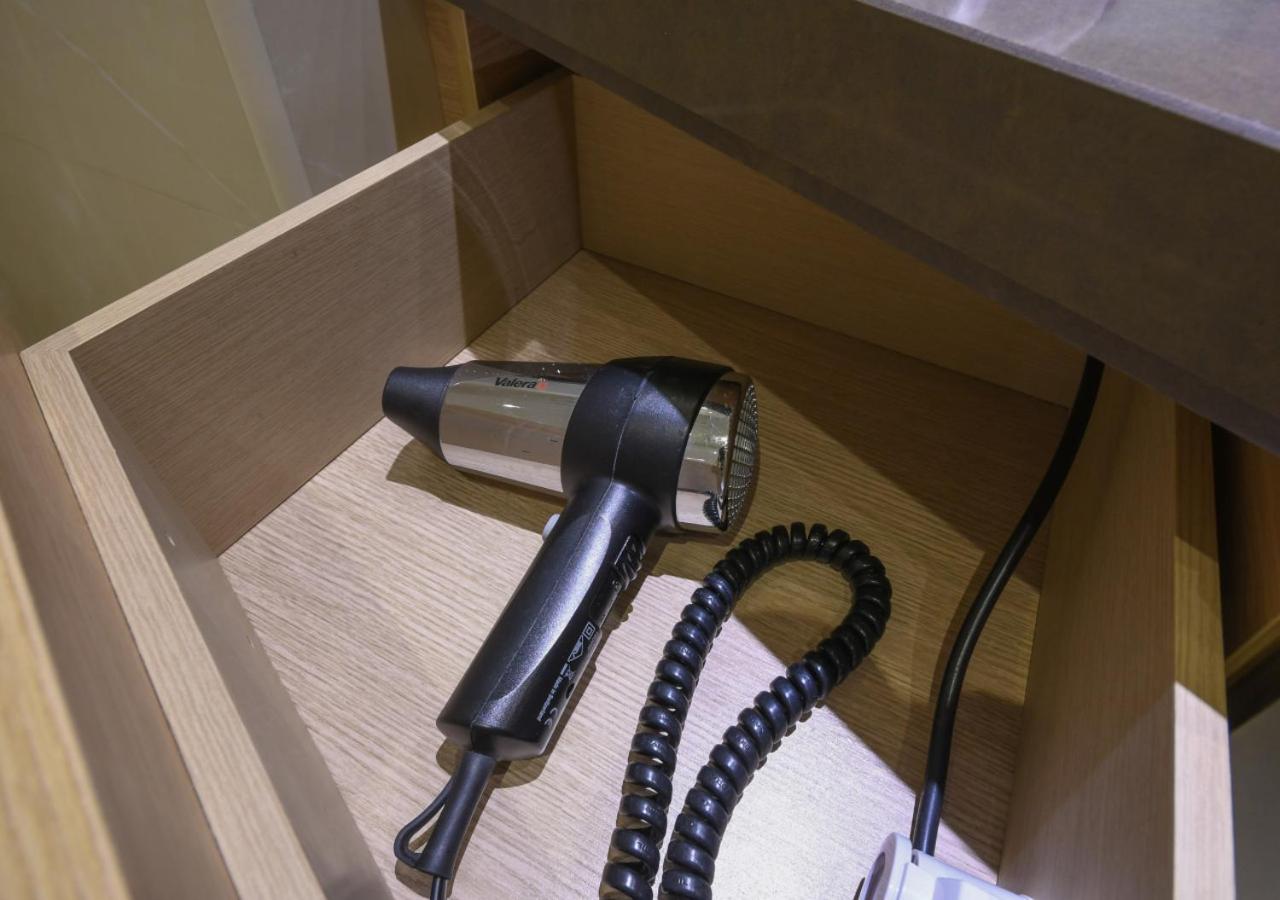 Double or Twin Room - Photo 8