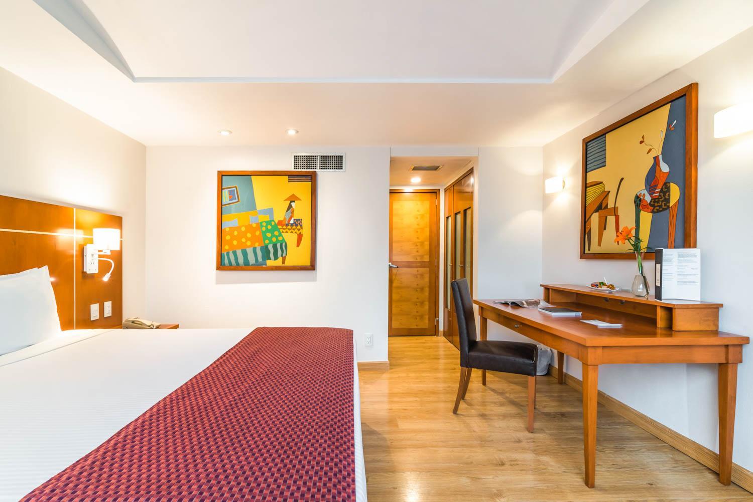 Junior Suite with King Bed - Photo 6