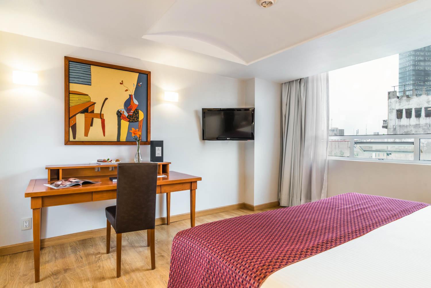 Junior Suite with King Bed - Photo 7