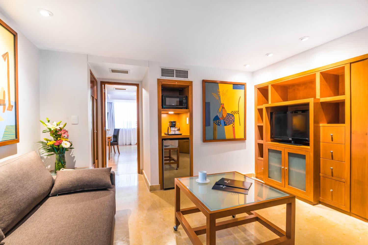 Junior Suite with King Bed - Photo 8