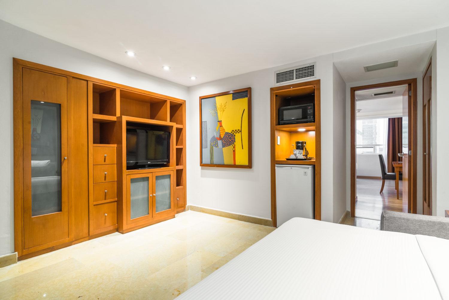  Junior Suite with Two Double Beds - Photo 4