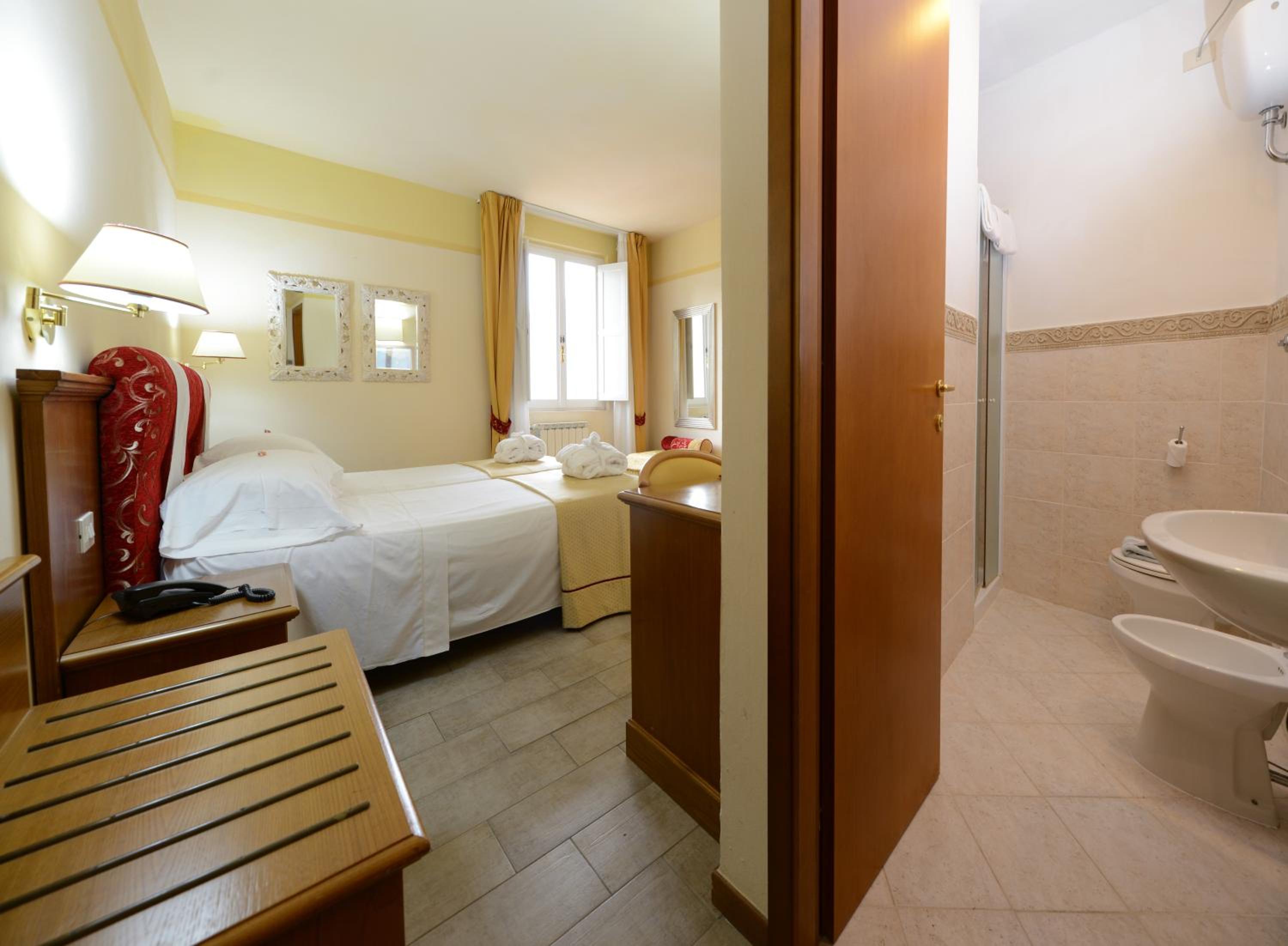 Standard Twin Room
