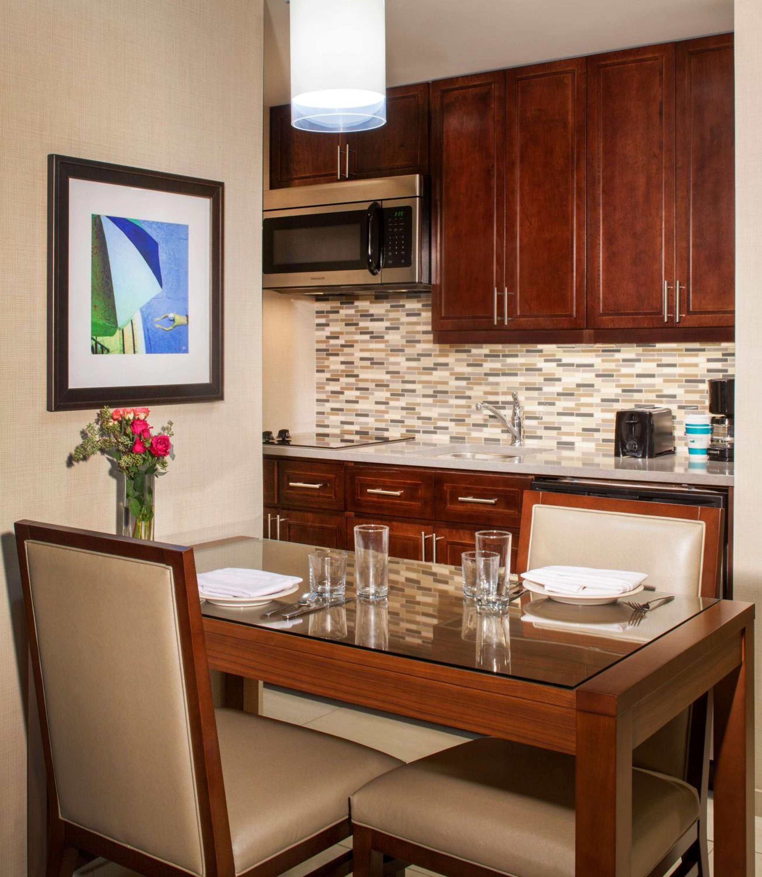 One-Bedroom King Suite - Non-Smoking