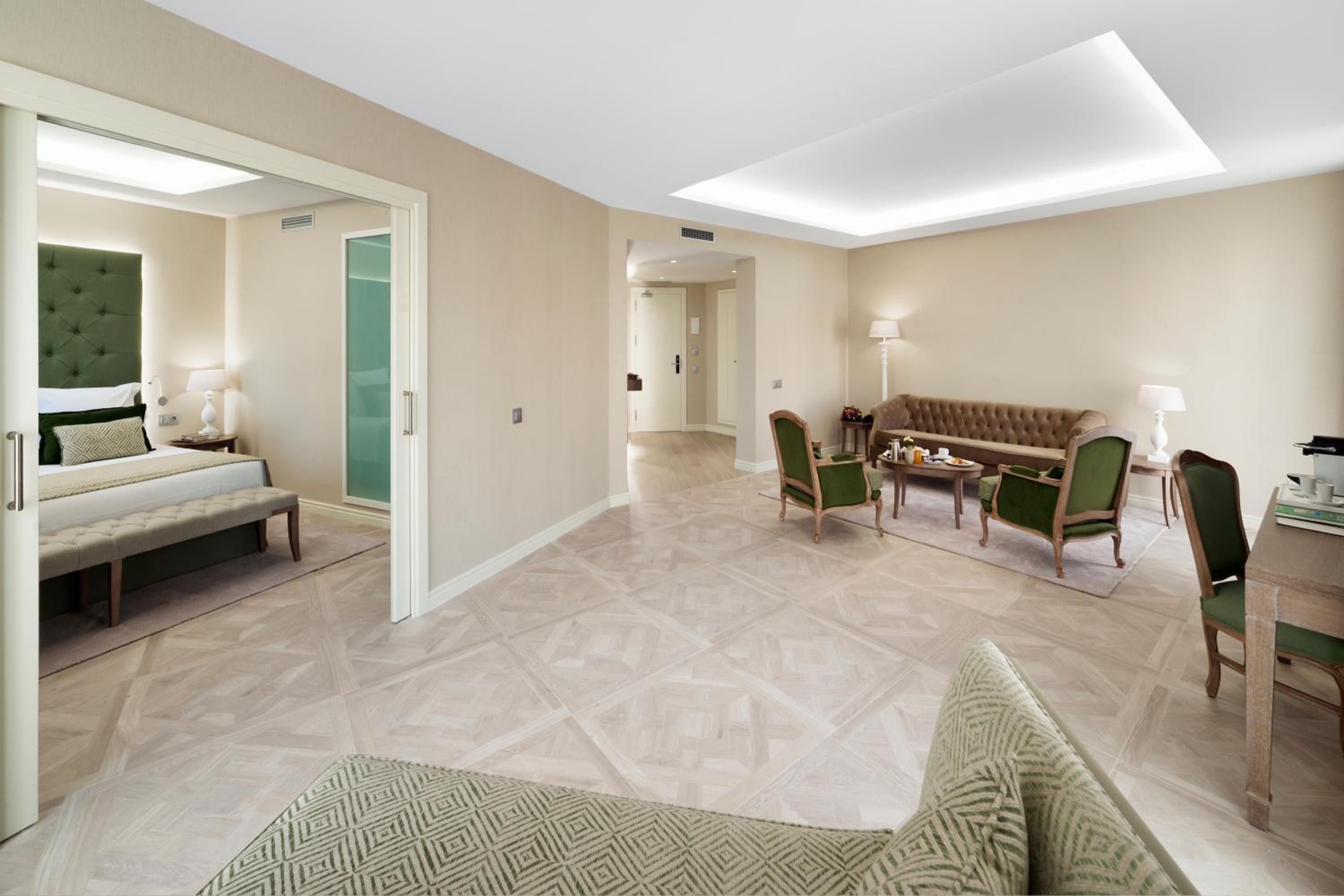 Grand Master Suite thumbnail 5