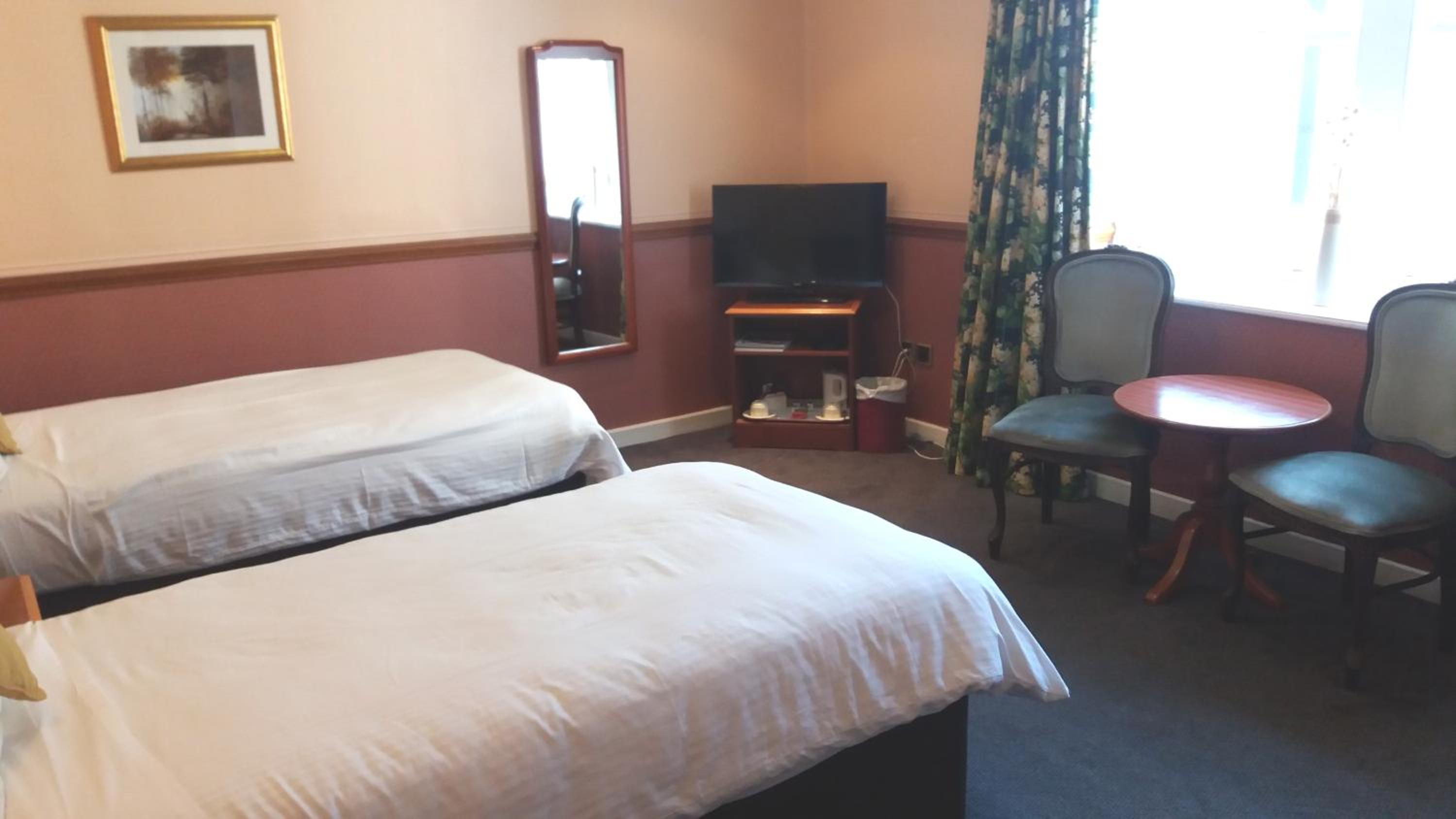 Classic Twin Room - Photo 2