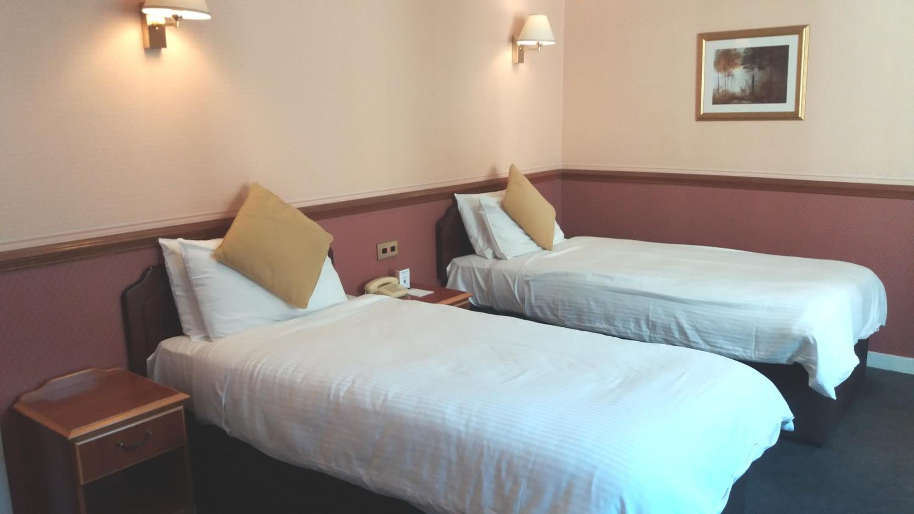 Classic Twin Room - Photo 10
