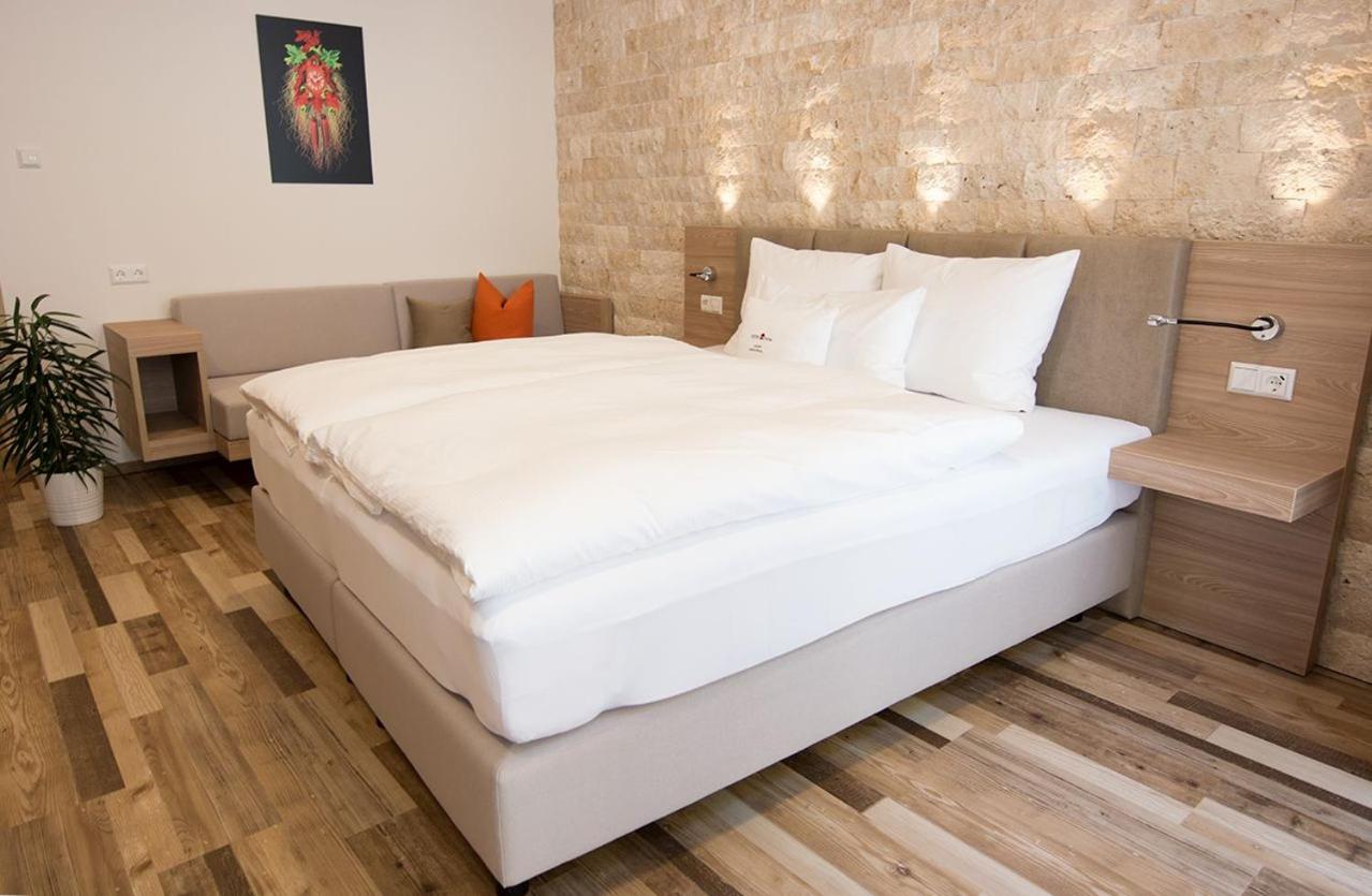 Deluxe Double Room - Photo 11