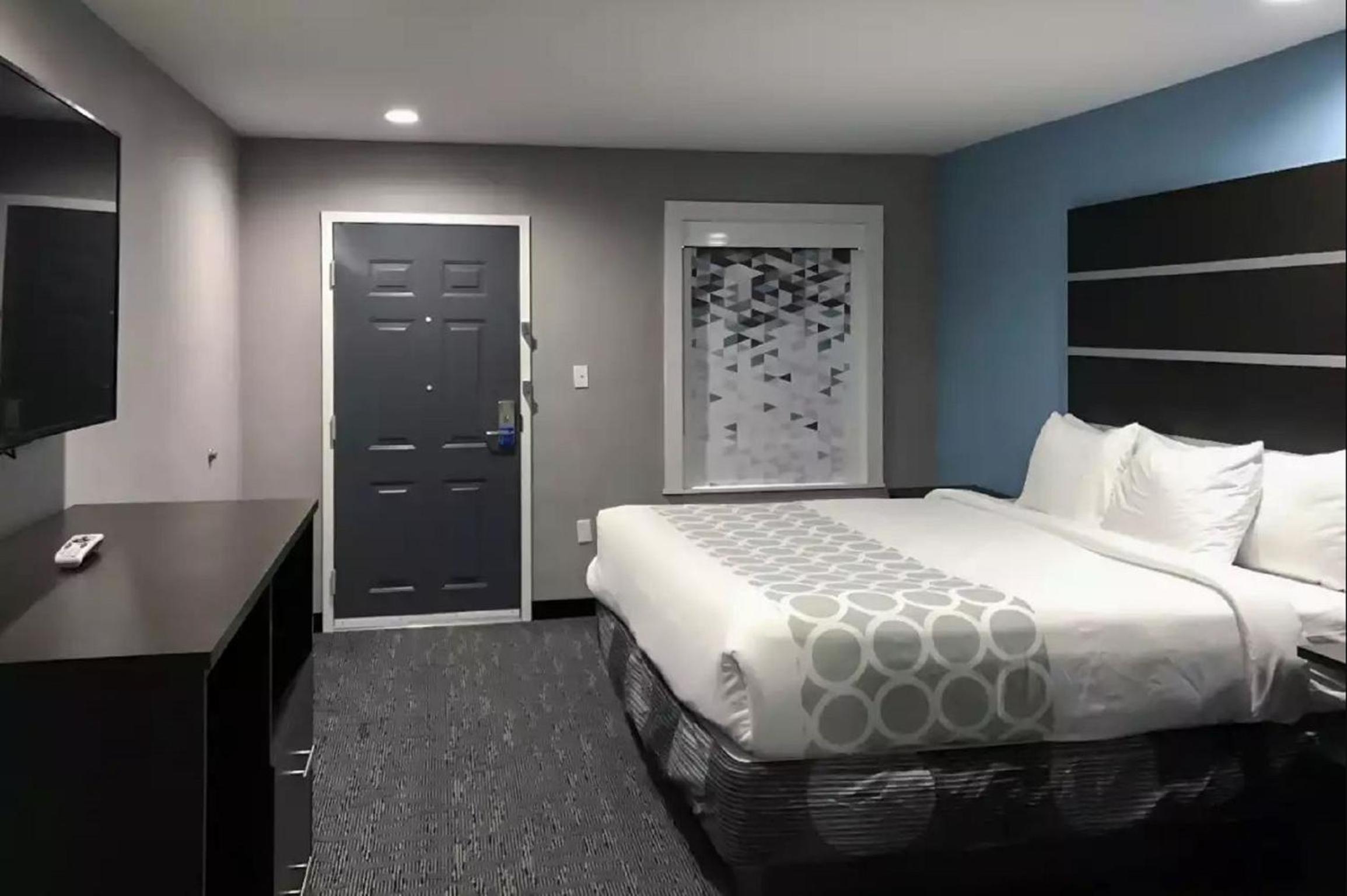 King Room - Non-Smoking photo 1