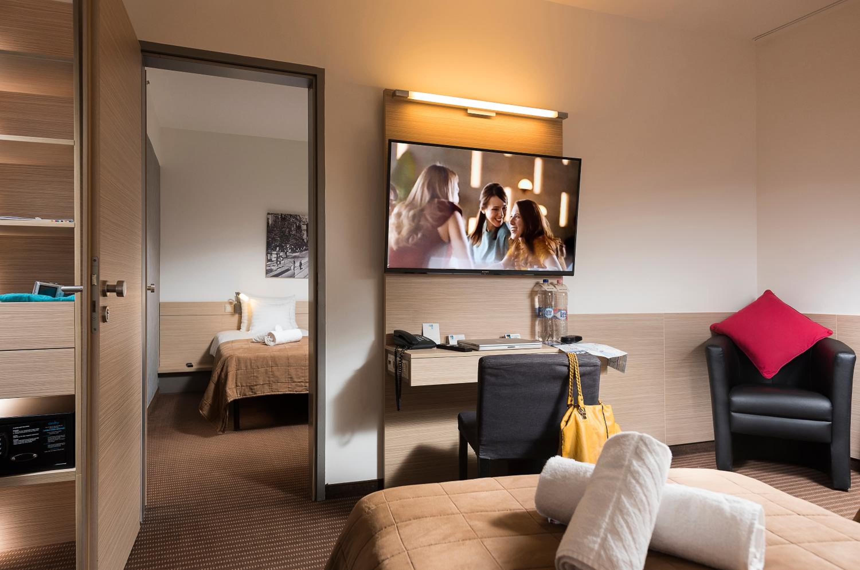 Standard Double or Twin Room - Photo 2