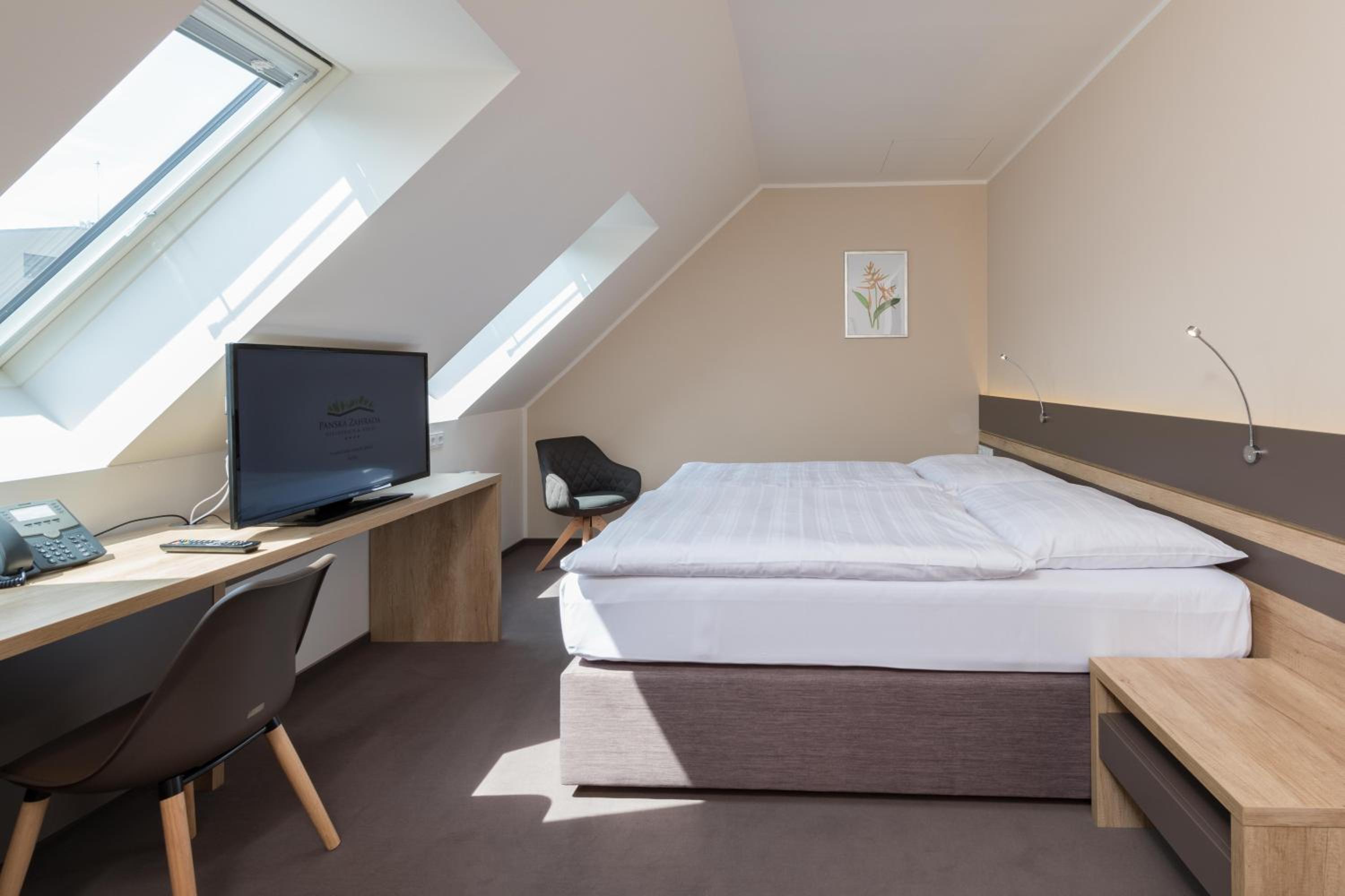 Superior Double or Twin Room photo 3