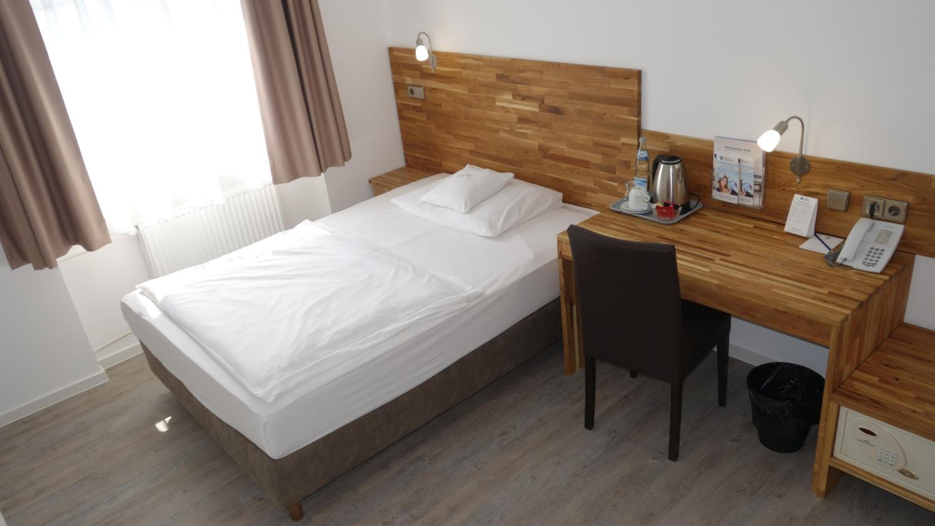 Comfort Queen Room photo 1