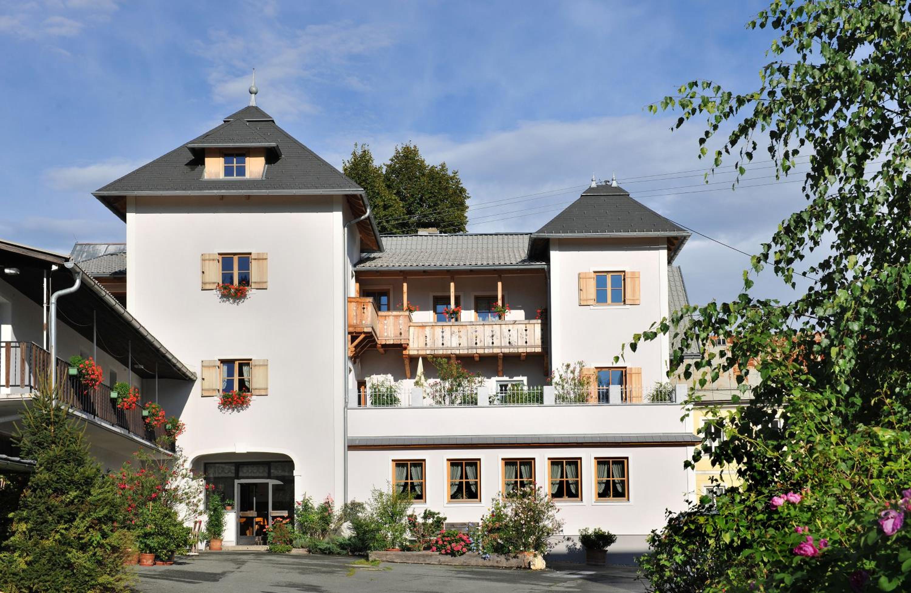 Two-Bedroom Apartment with Balcony photo 2