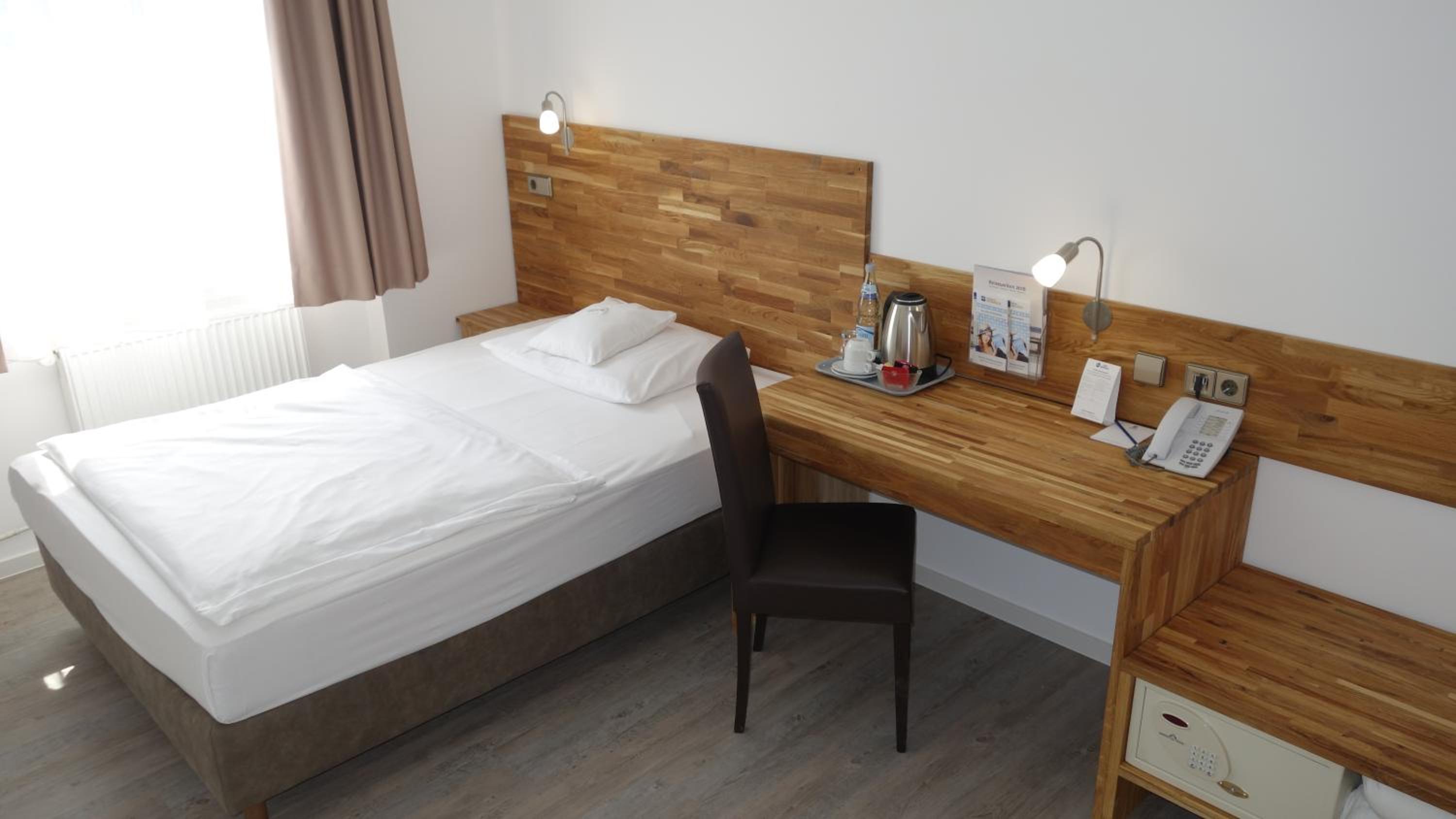 Comfort Queen Room photo 2