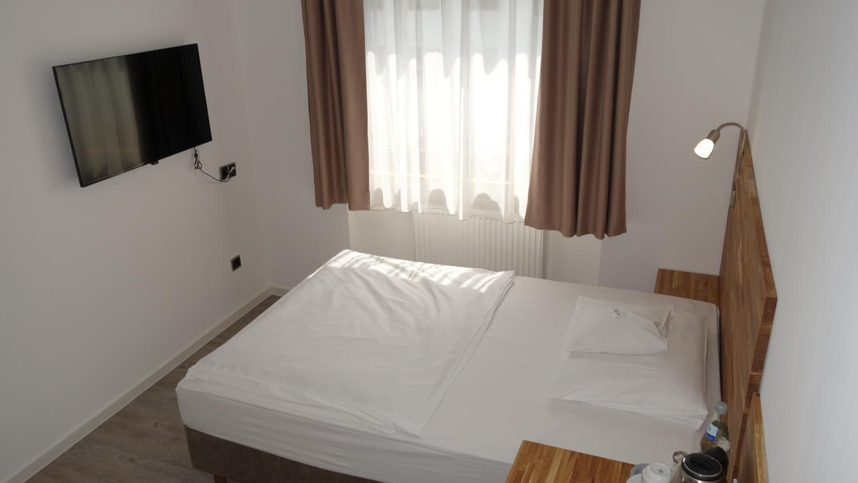 Comfort Queen Room photo 3