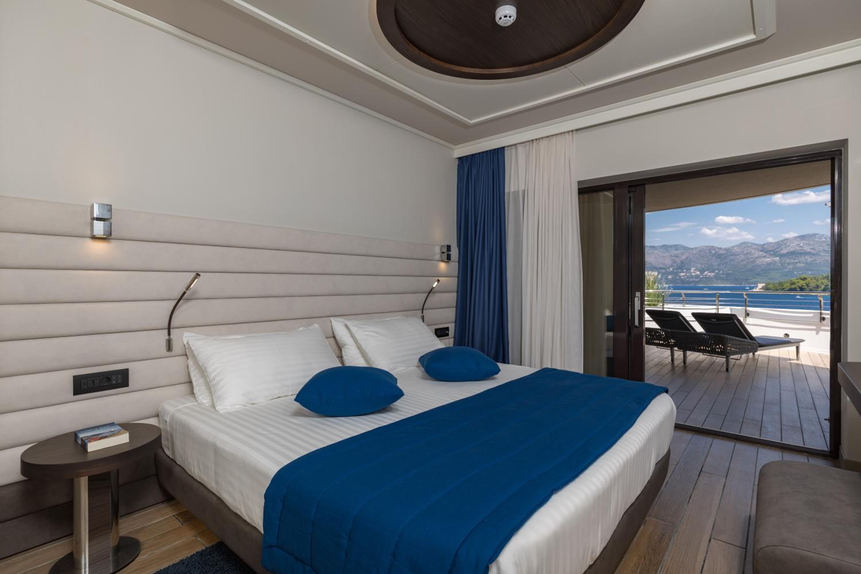 Deluxe Apartment With Sea View photo 1