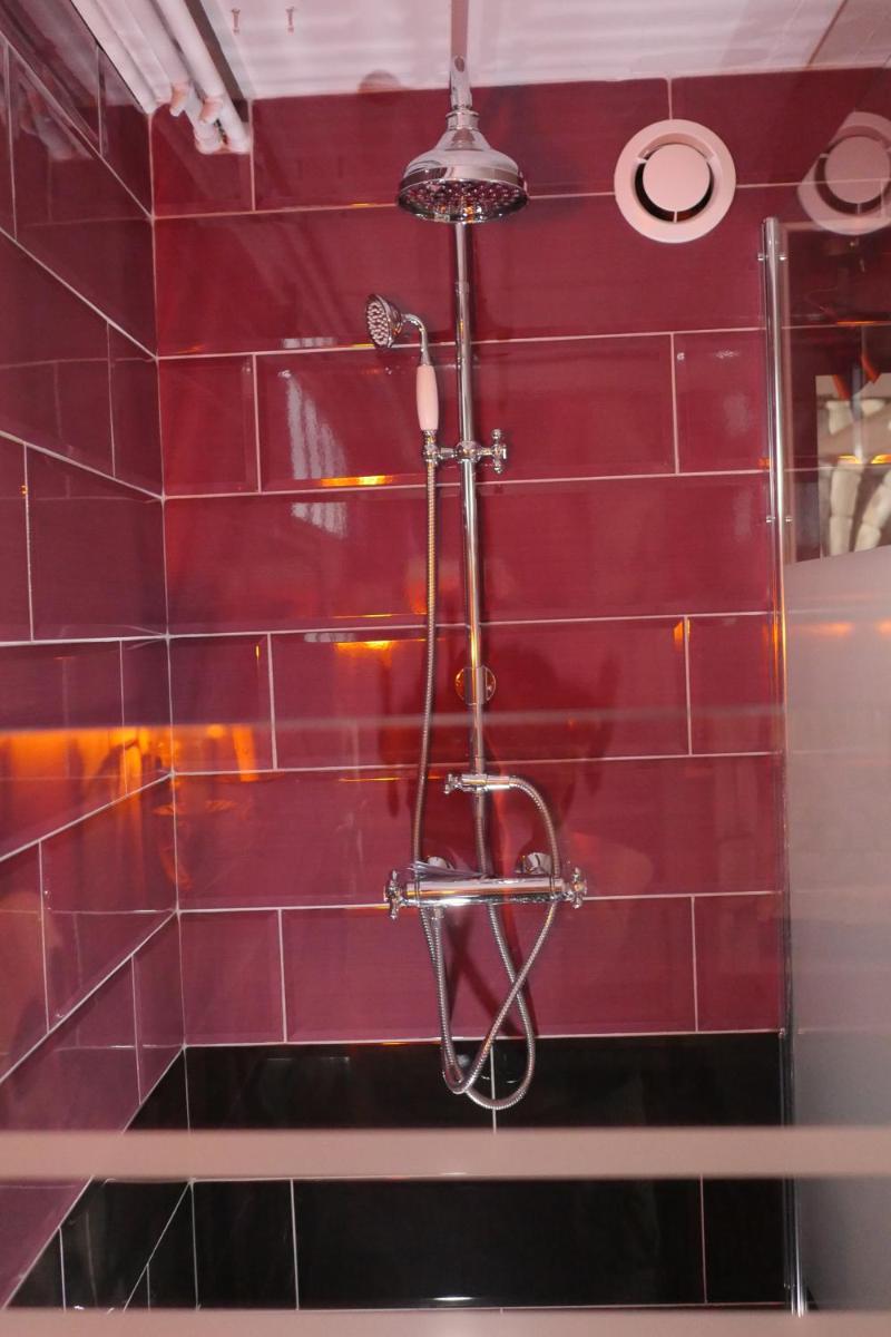 Double Room with Private Bathroom - Photo 8