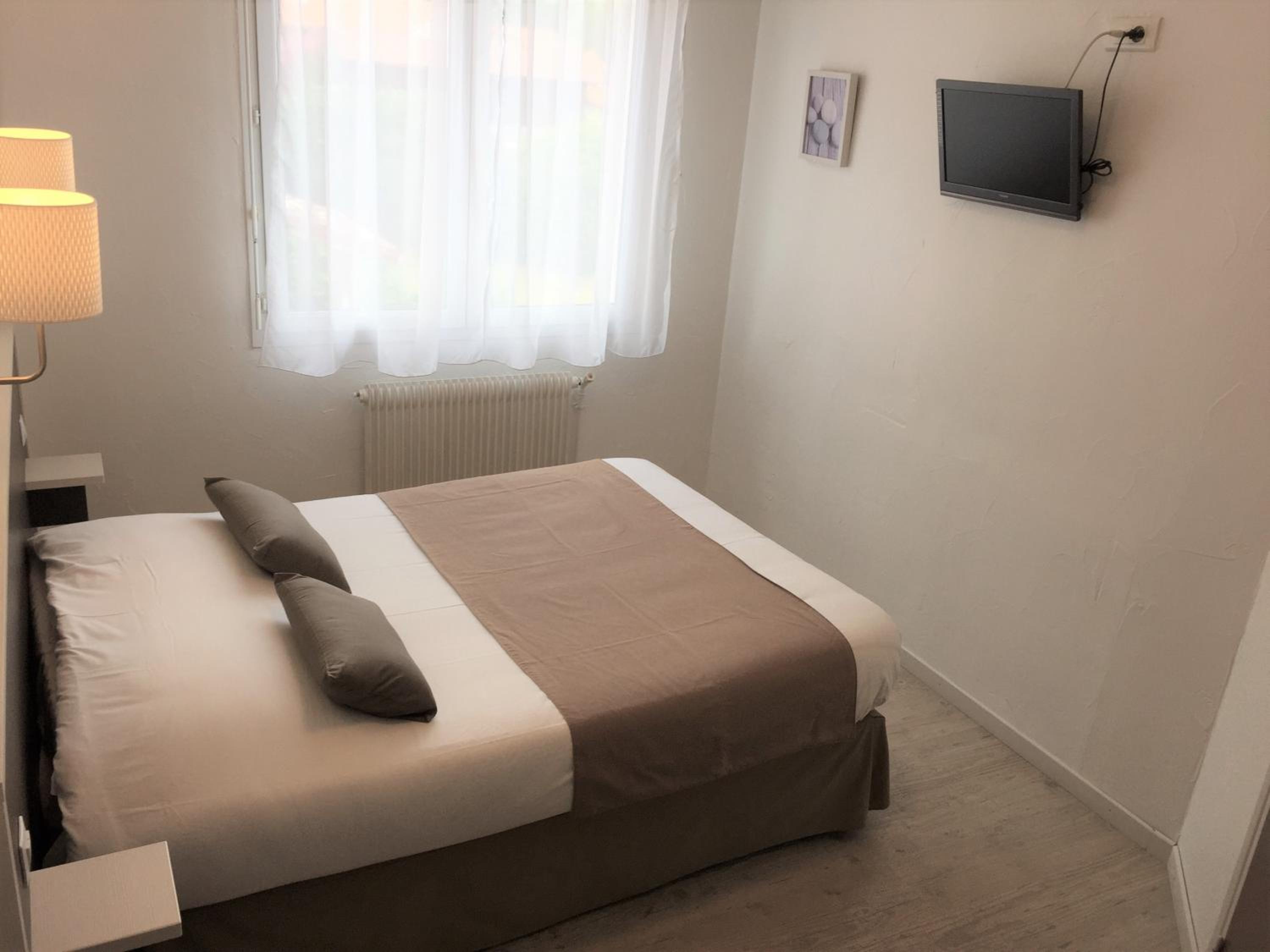 Double Room - Photo 8