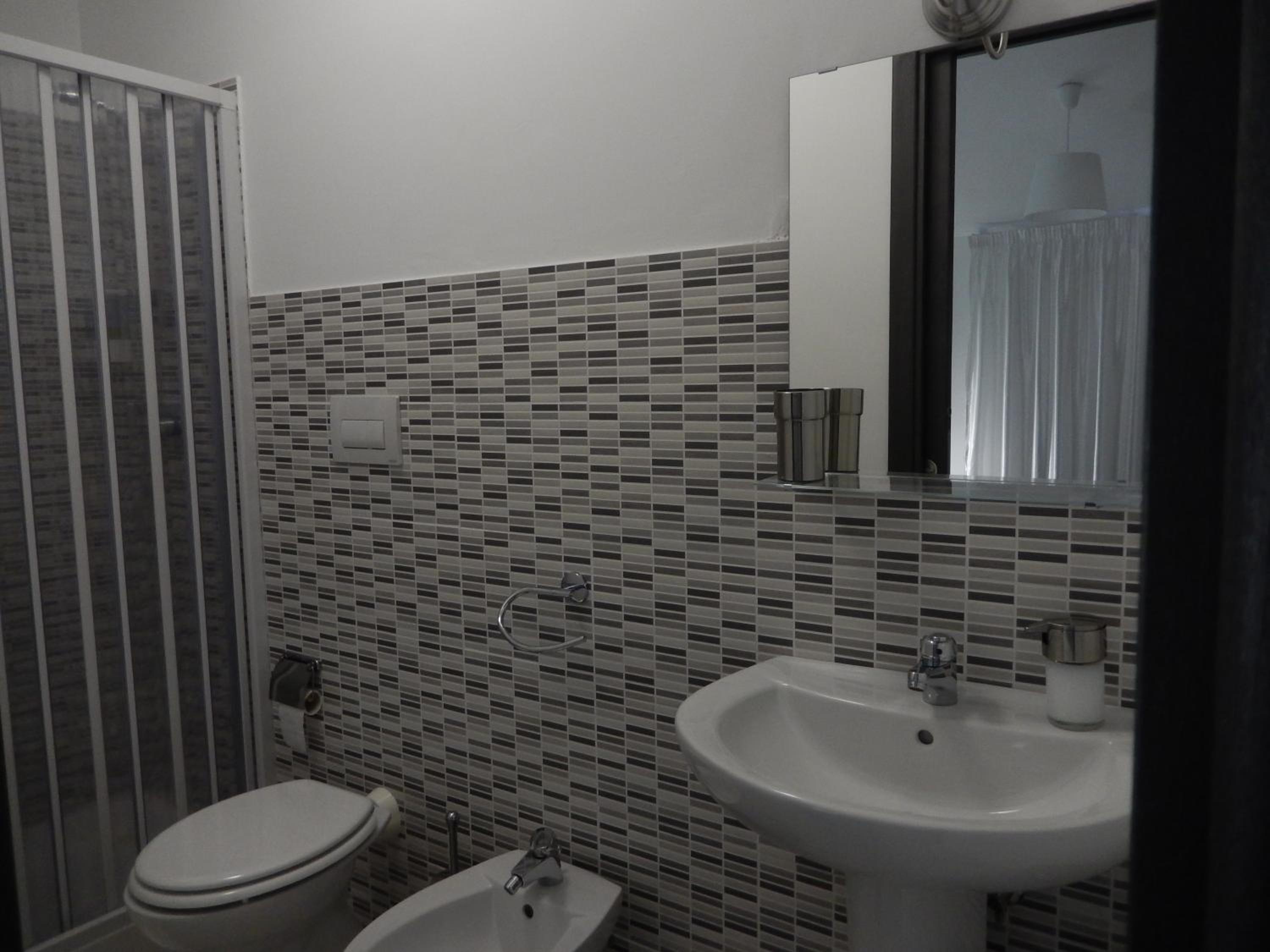 Double Room with Balcony - Photo 2