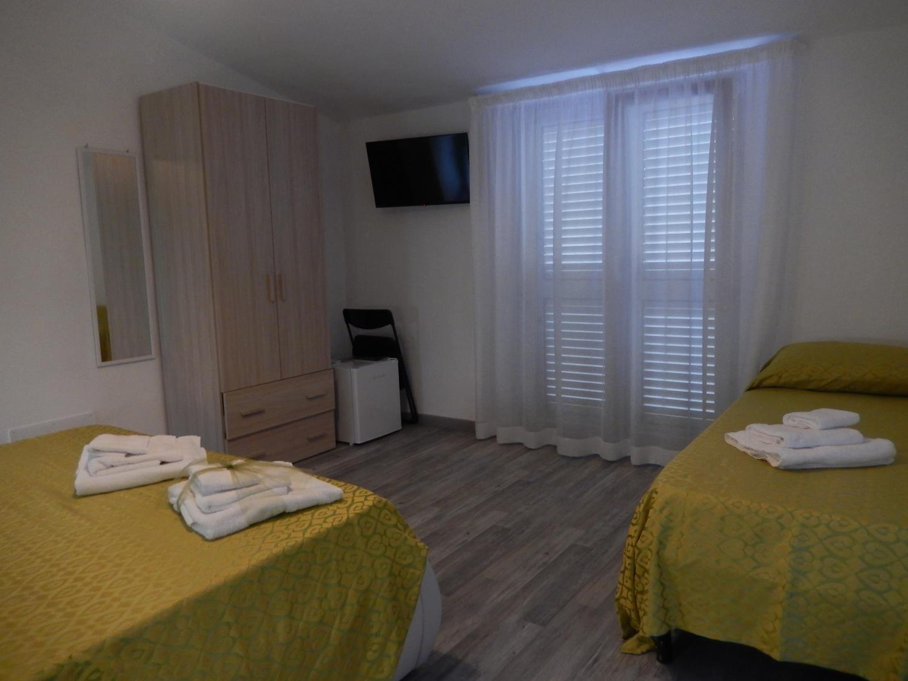 Triple Room with Balcony - Photo 3