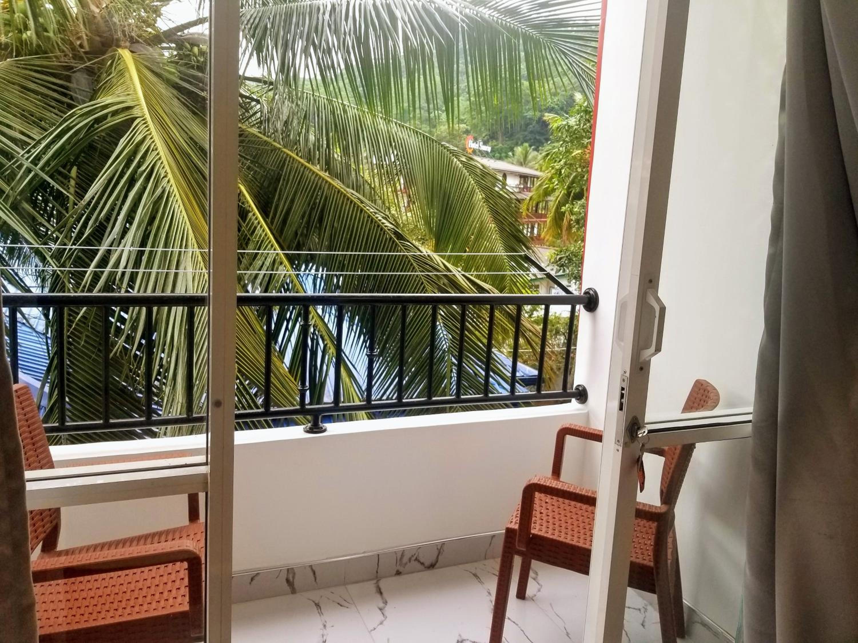 Deluxe Triple Room with Balcony photo 2