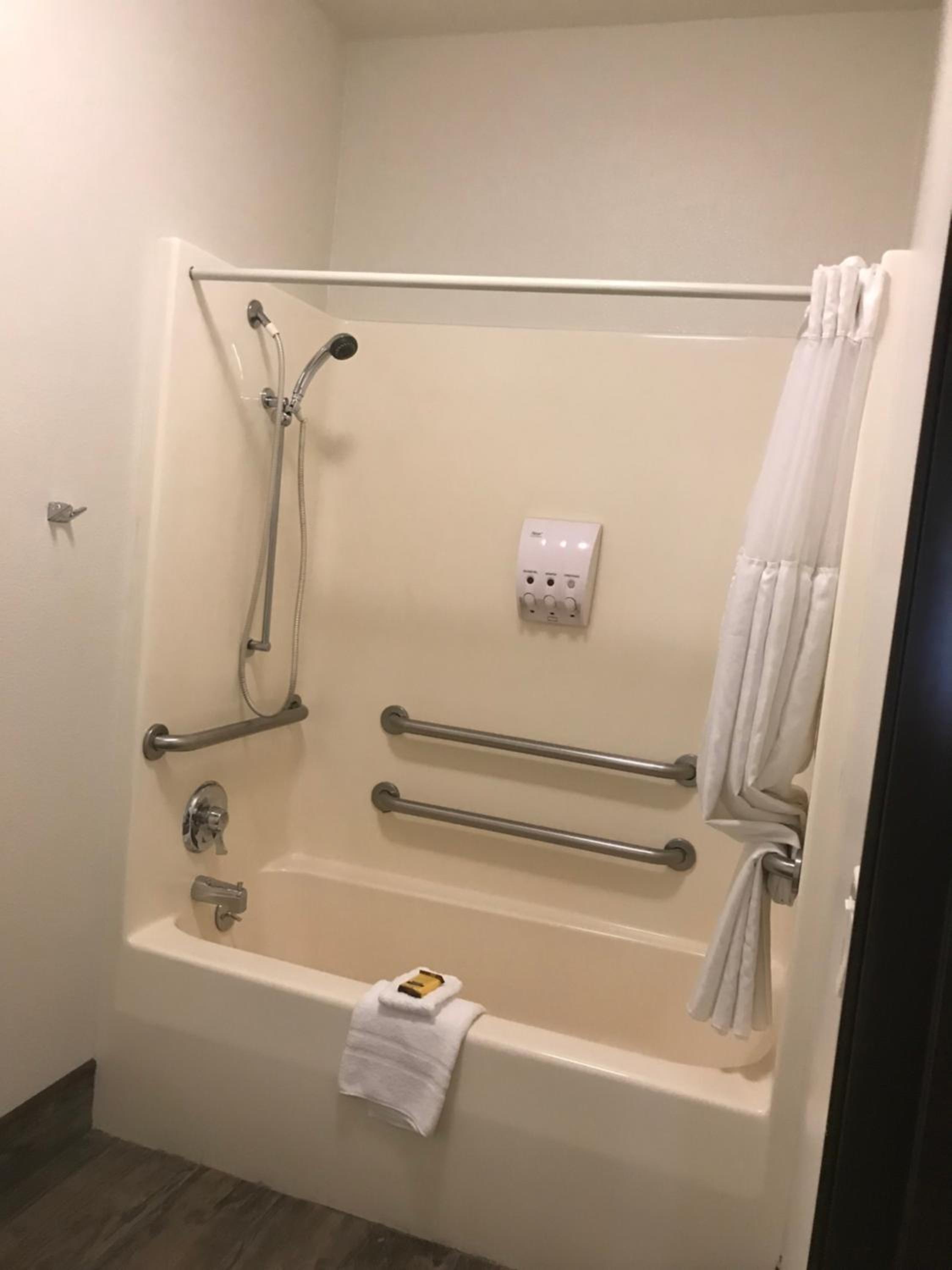 King Room - Disability Access photo 3
