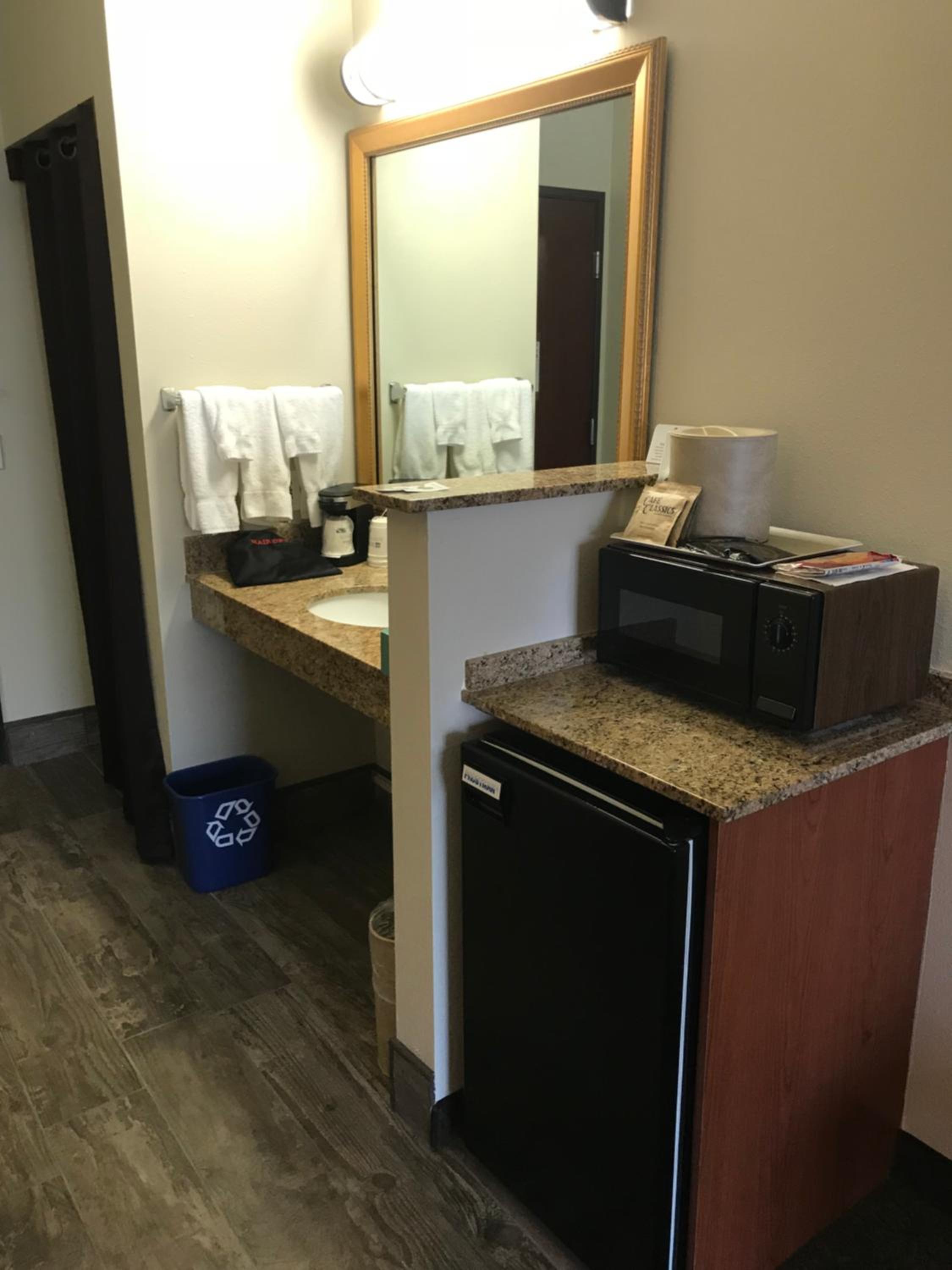 King Room - Disability Access photo 2