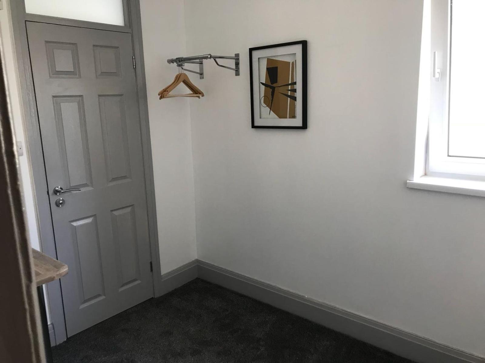 Single Room with Private Bathroom photo 2