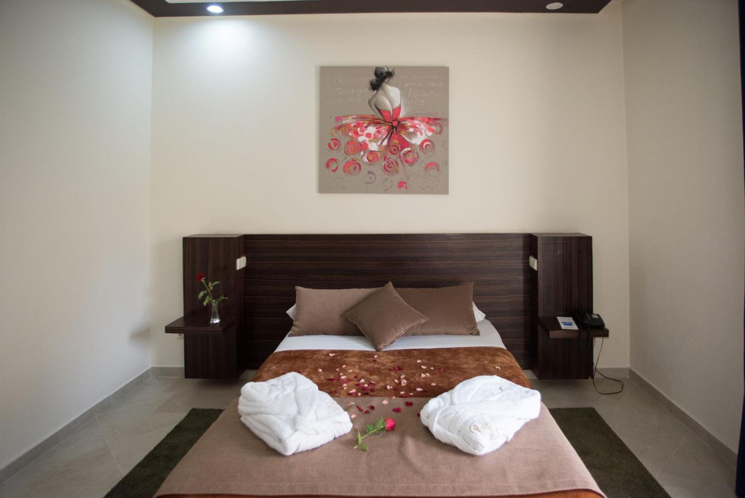 Double Room - Photo 2