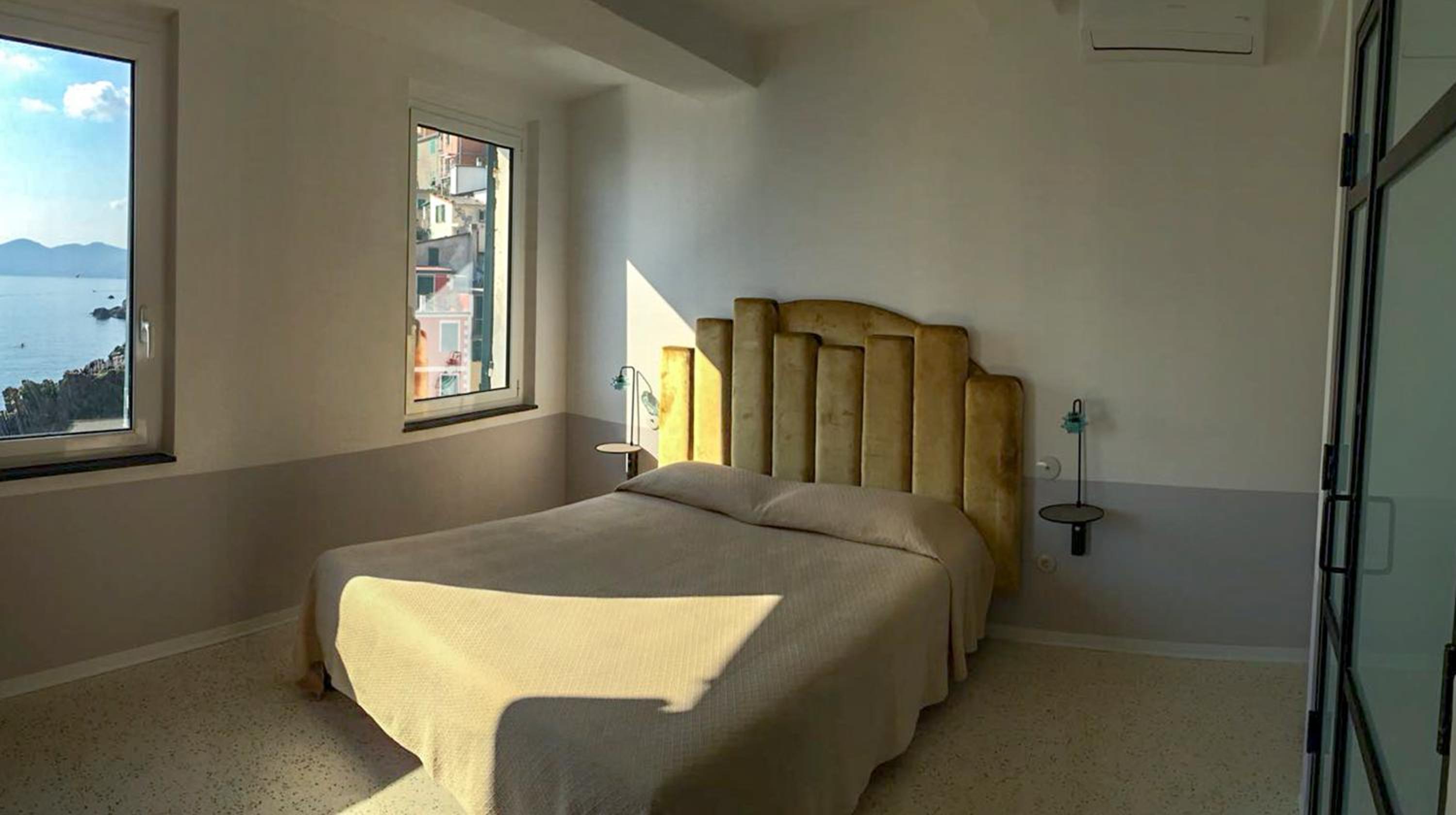 Deluxe Double Room with Sea View - Photo 3