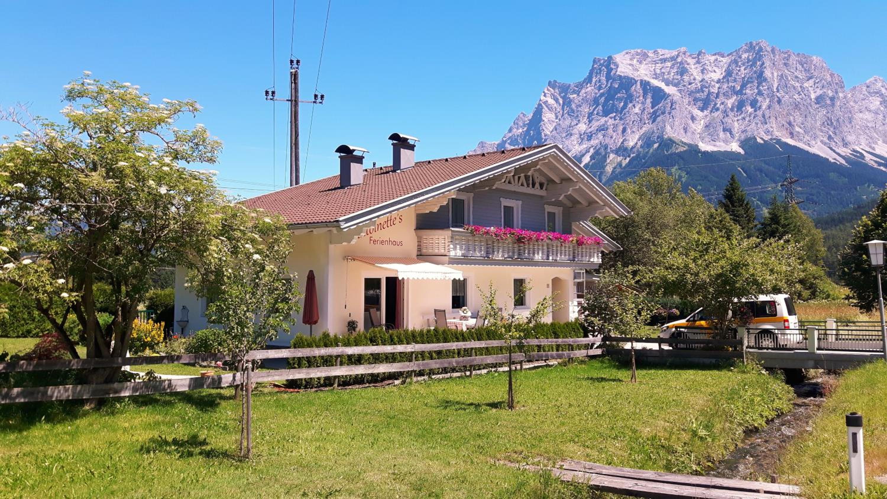 Five-Bedroom Chalet photo 2
