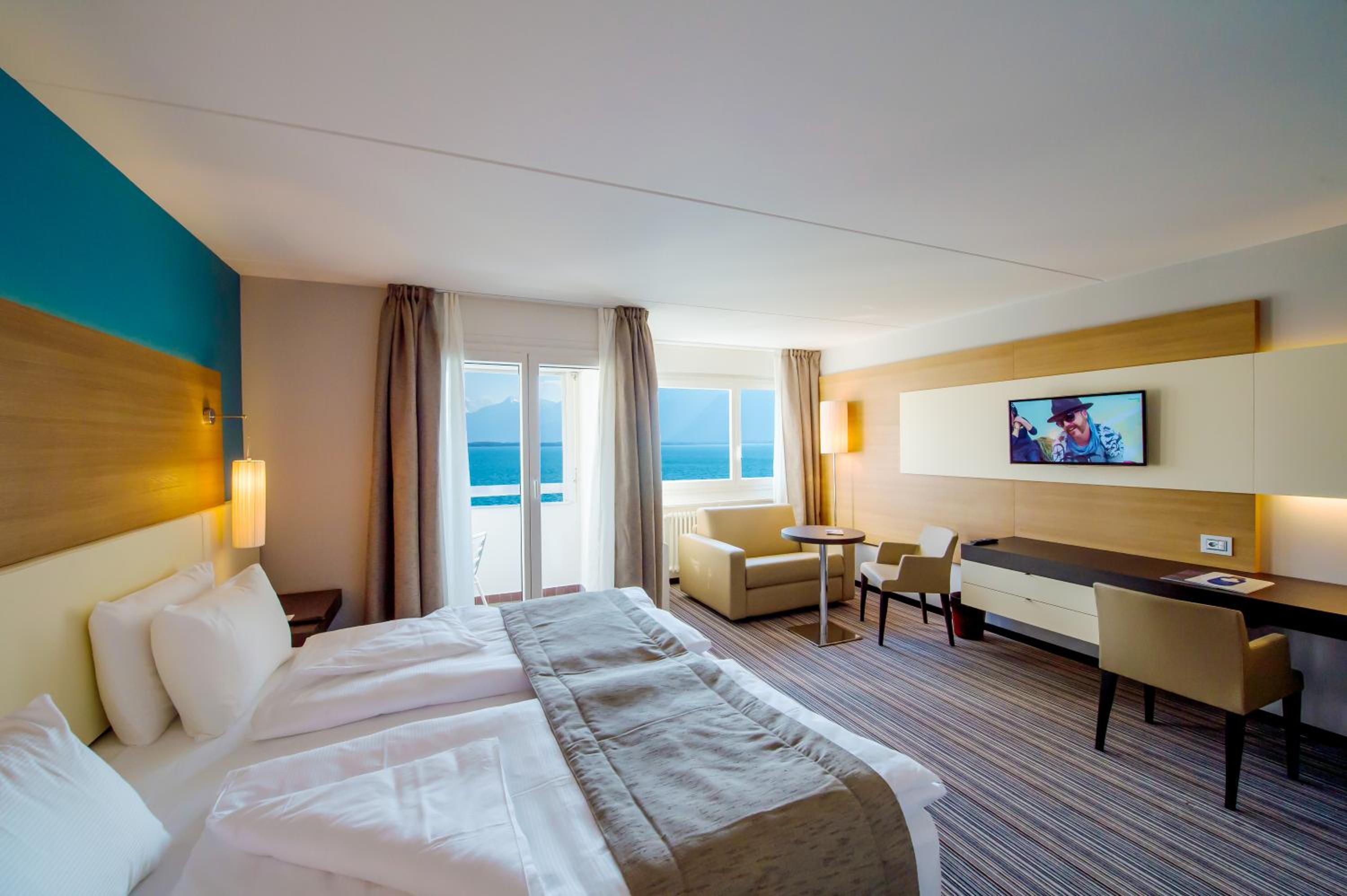 Privilege Double Room with Balcony and Lake View - Photo 3
