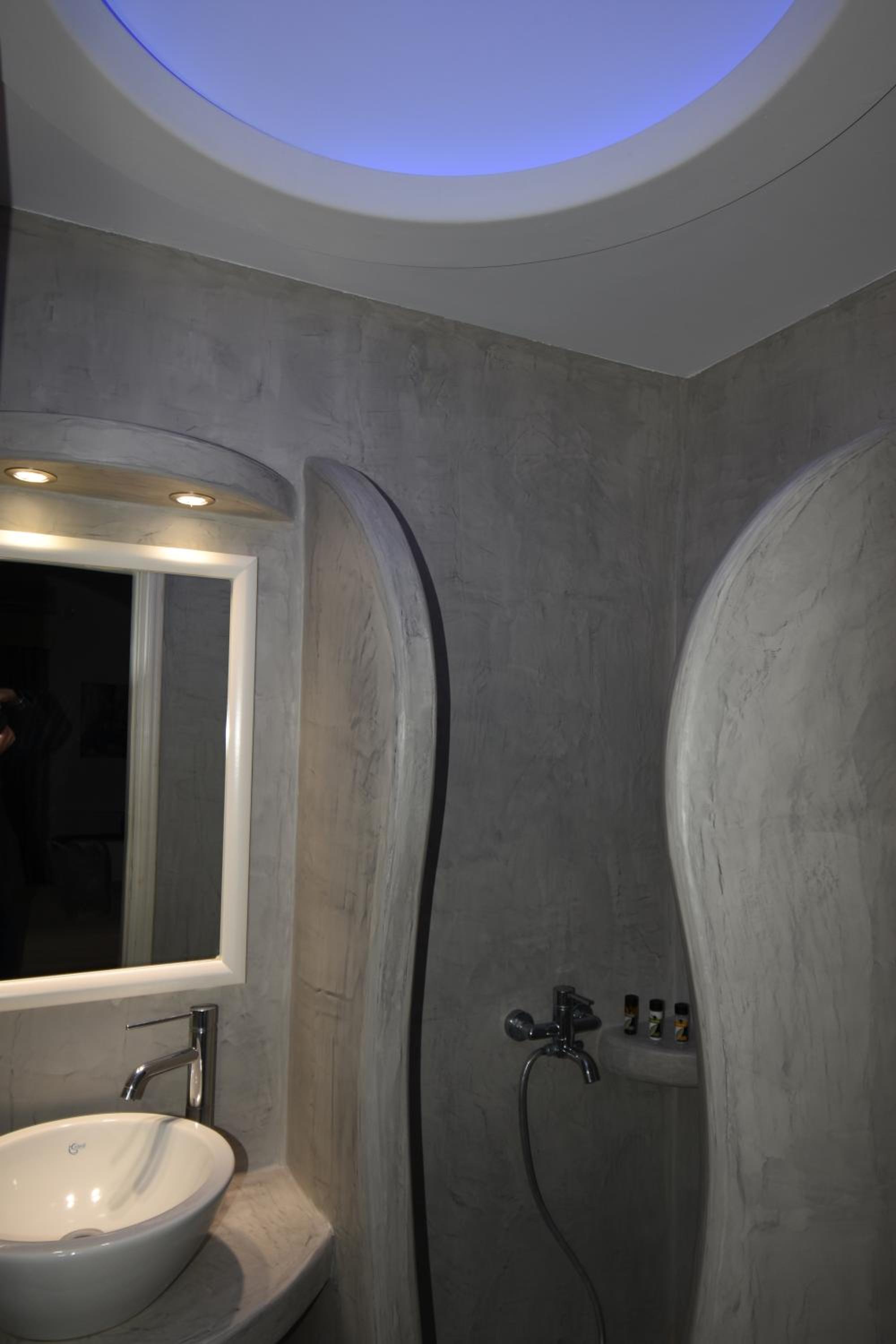 Double or Twin Room with Balcony - Photo 1