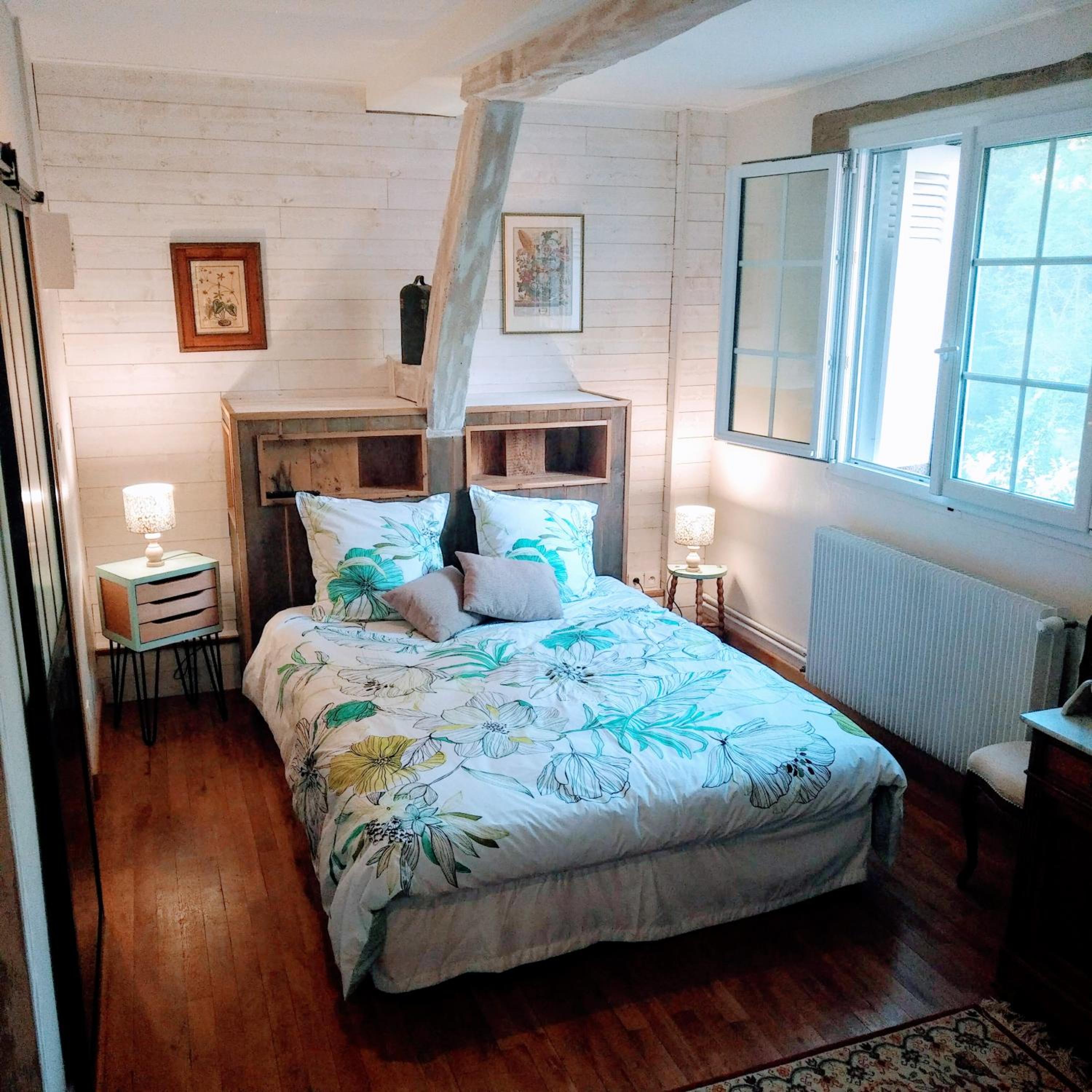 Superior Family Room photo 3