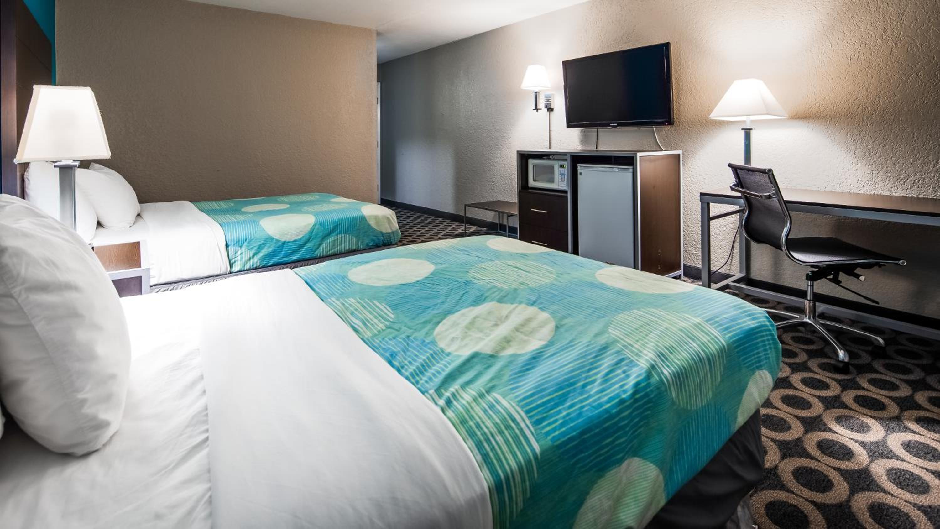 Double Room with Two Double Beds - Photo 2