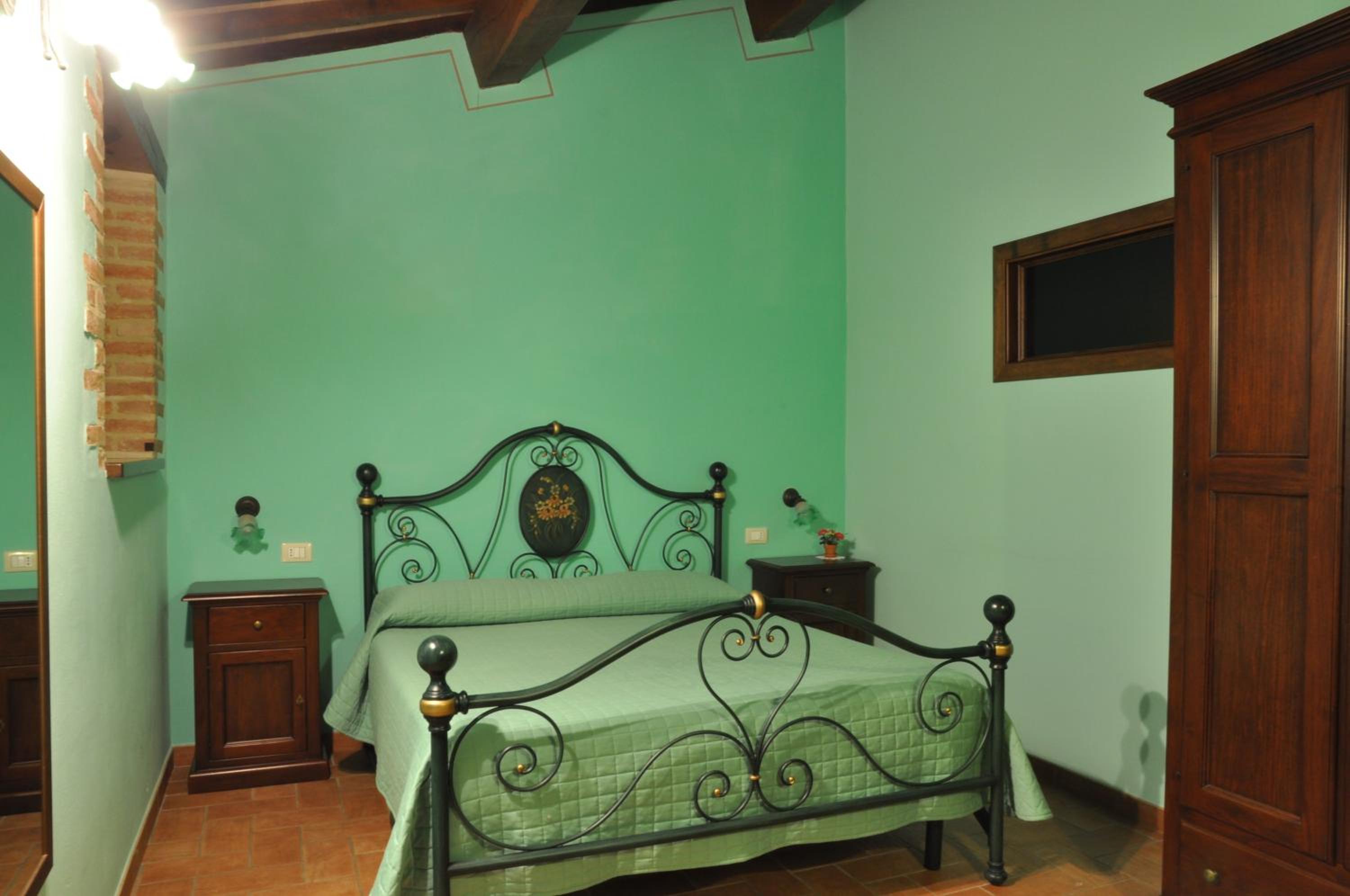 One-Bedroom Deluxe Apartment