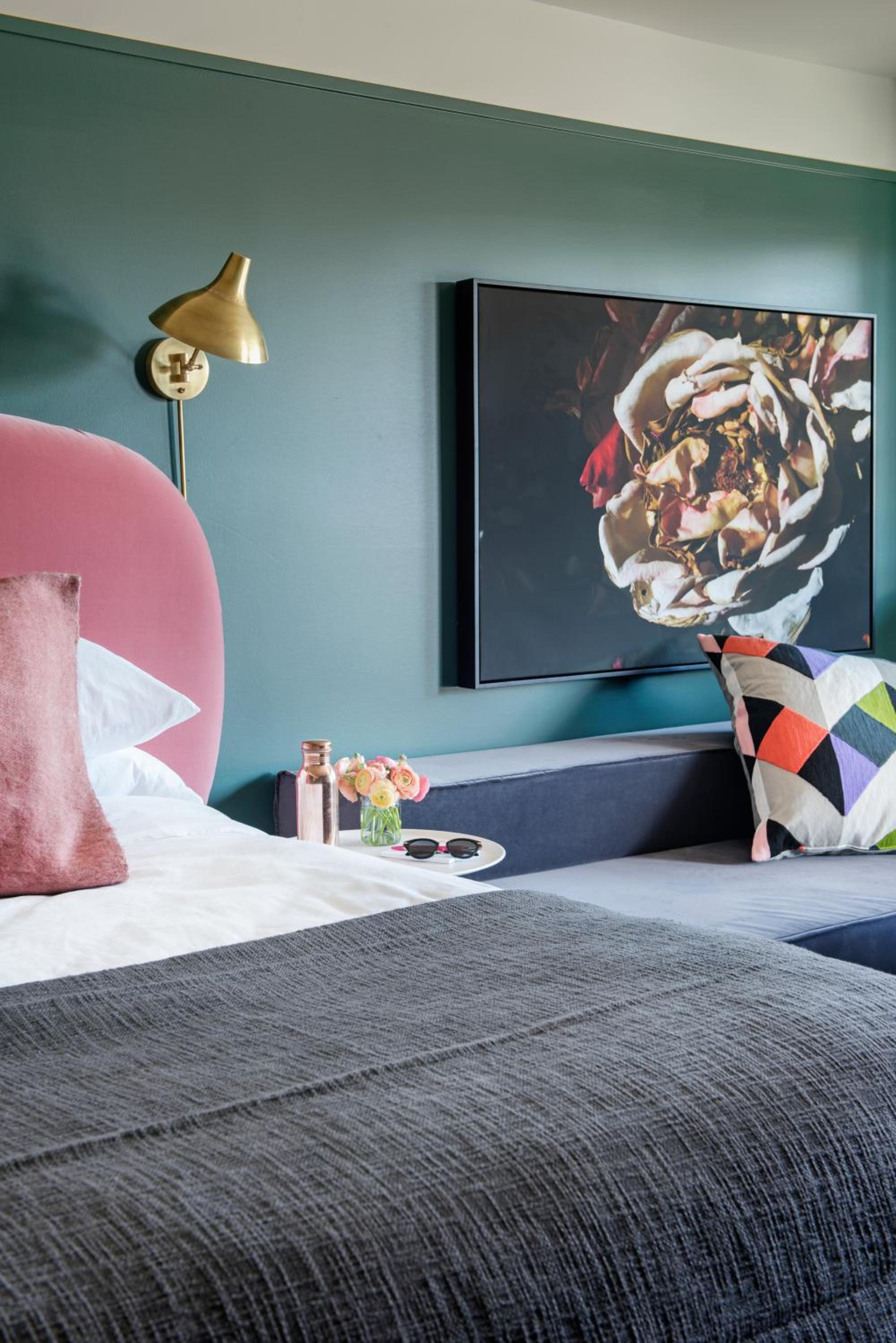 Queen Room with Sofa Bed - Photo 1