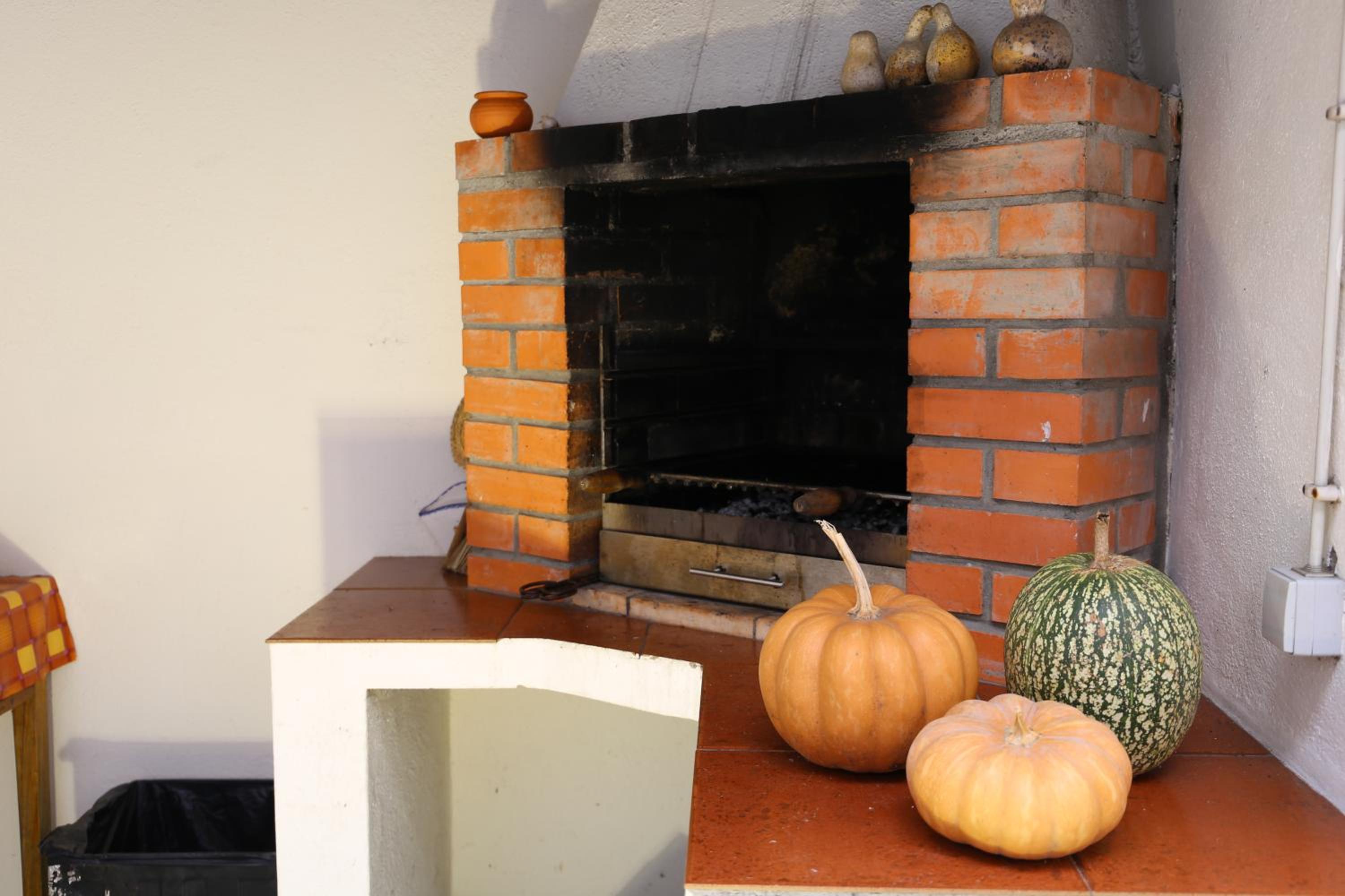 Two-Bedroom House - Photo 3