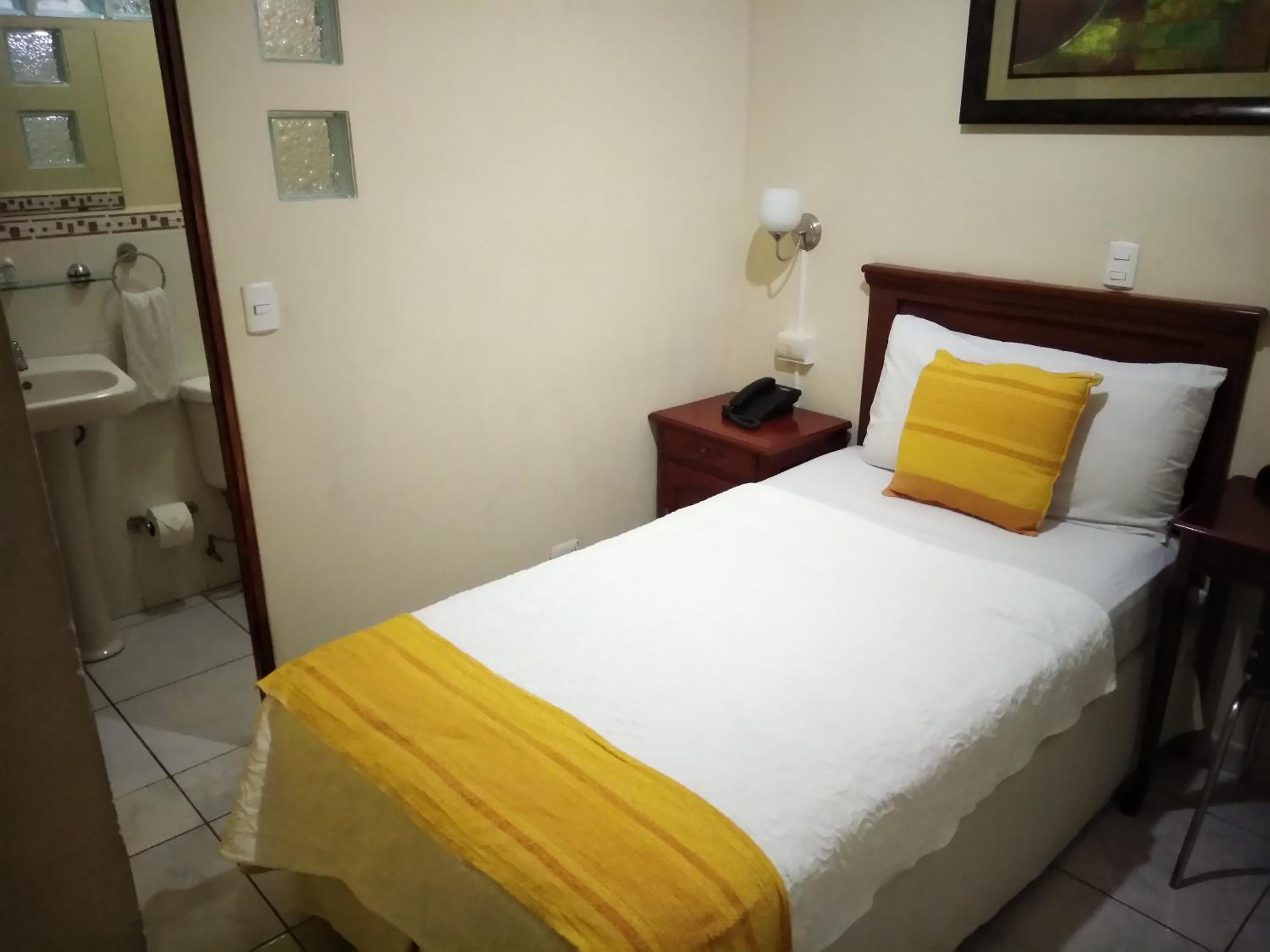 Standard Single Room photo 3
