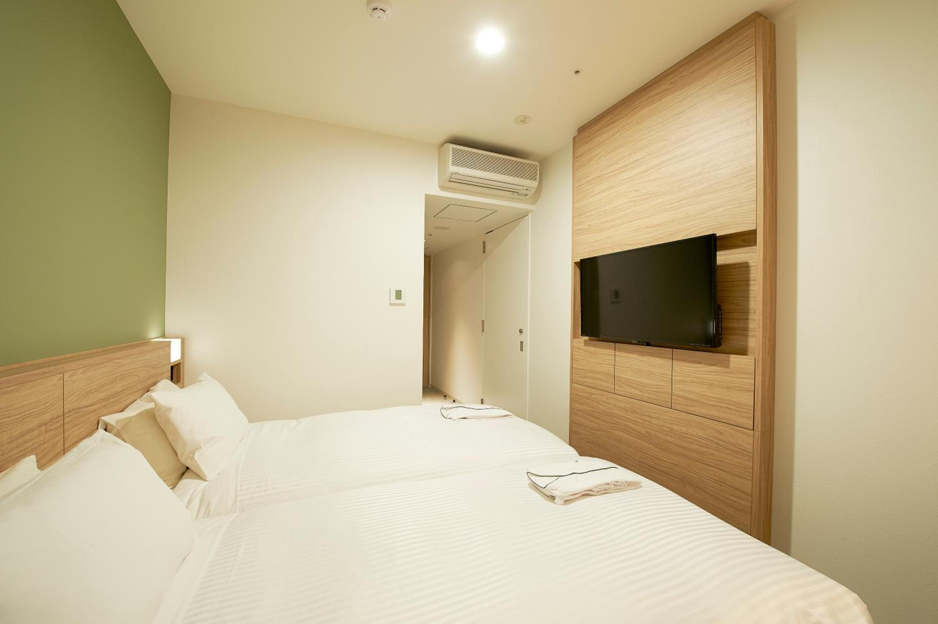Twin Room - Non-Smoking photo 3