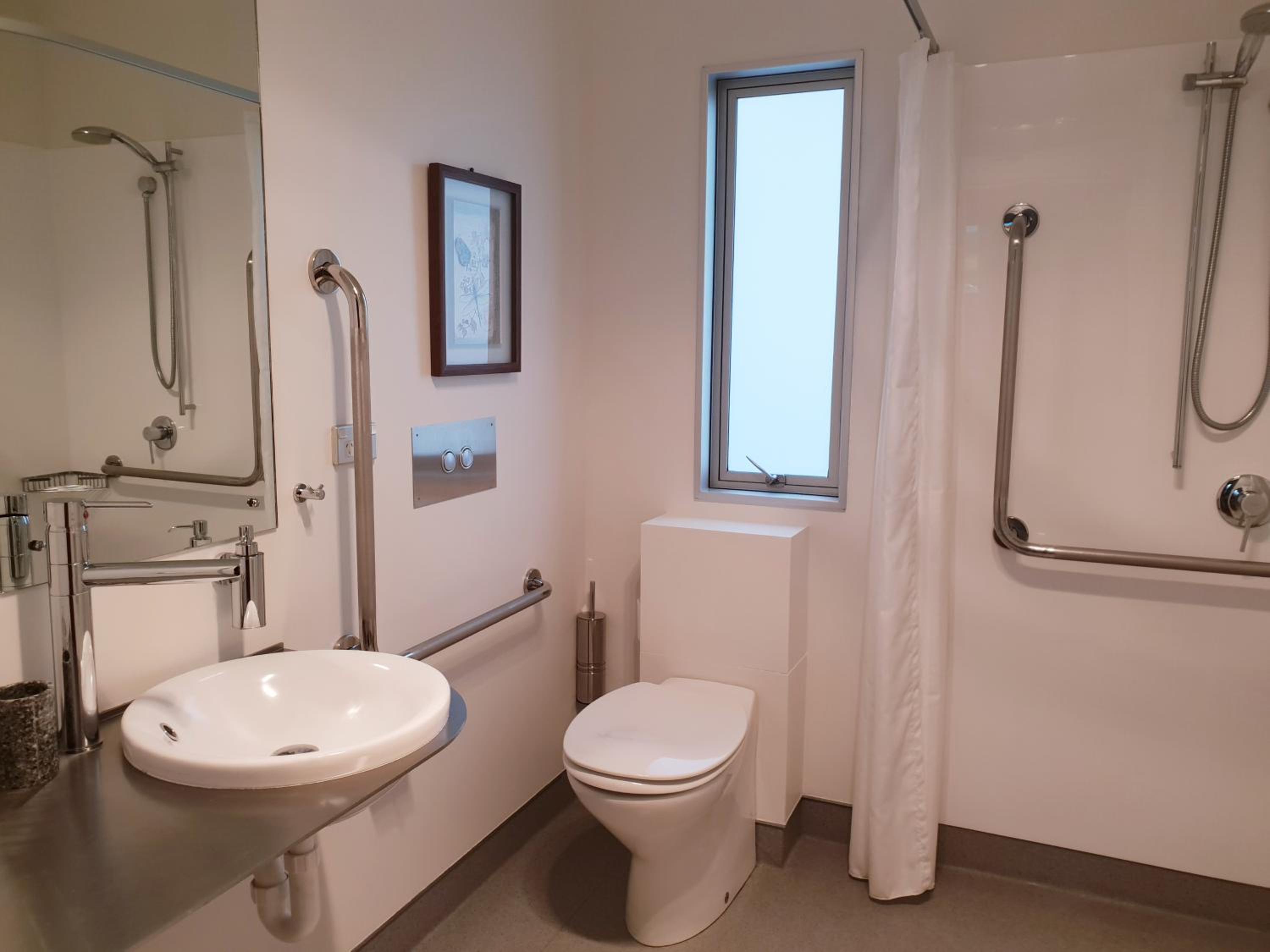 Deluxe Queen Room - Photo 8