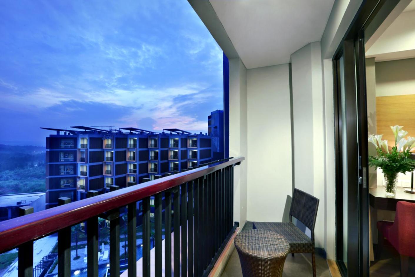 Deluxe Double or Twin Room with Pool View photo 2